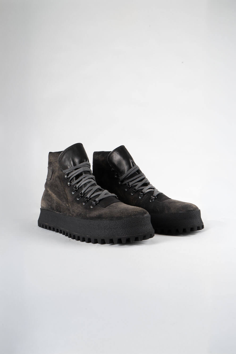 Brushed Leather Suede Hiker Boot W/ Vibrant Sole Black