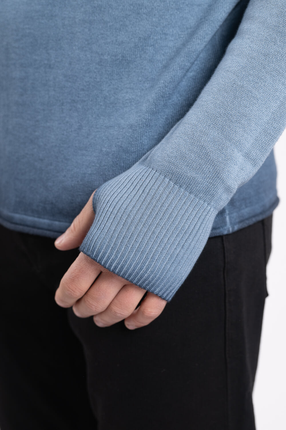 Cold Dye Effect Raw Neck Sweatshirt Blue