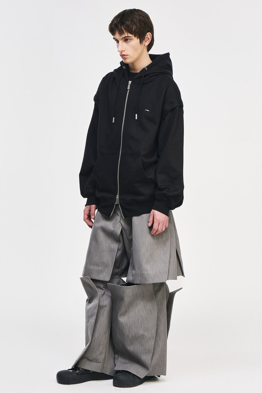 Embroidered Sleeveless Zip-Up Jacket Black