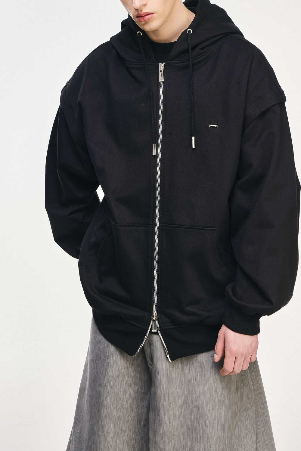Embroidered Sleeveless Zip-Up Jacket Black