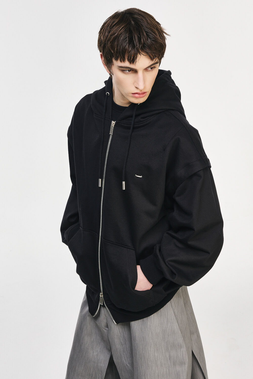 Embroidered Sleeveless Zip-Up Jacket Black