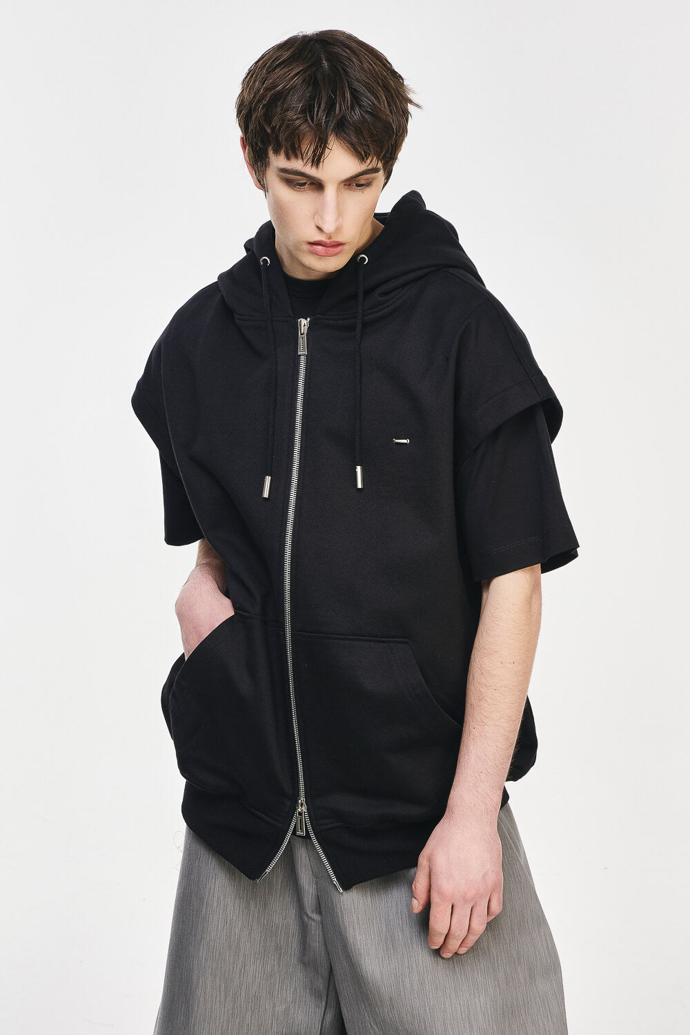 Embroidered Sleeveless Zip-Up Jacket Black