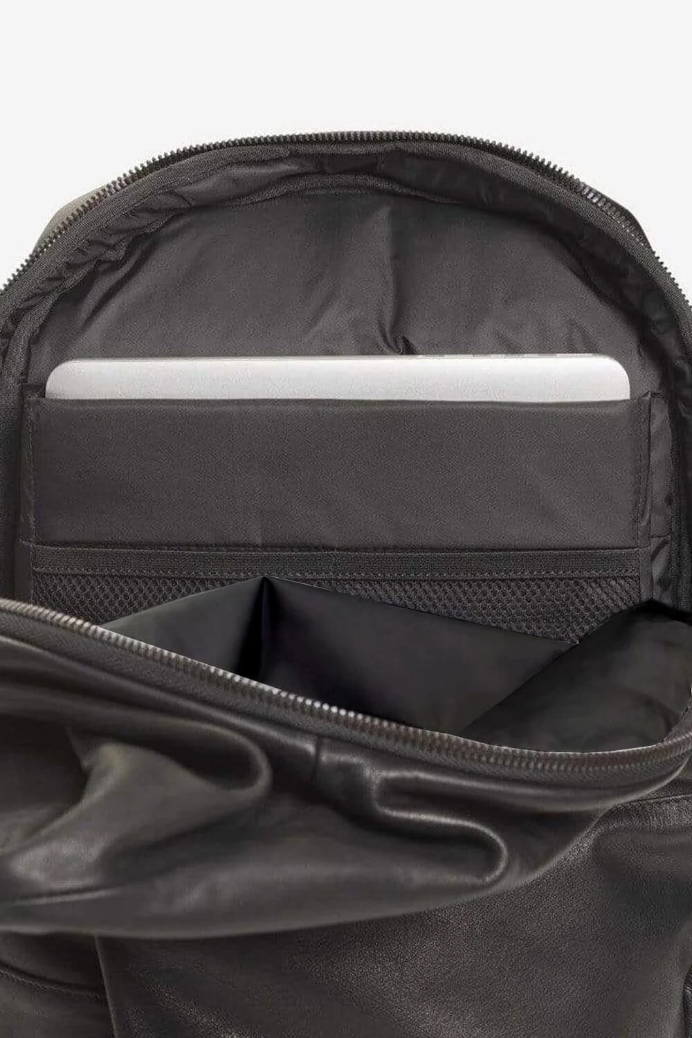 Isar M Alias Backpack Black