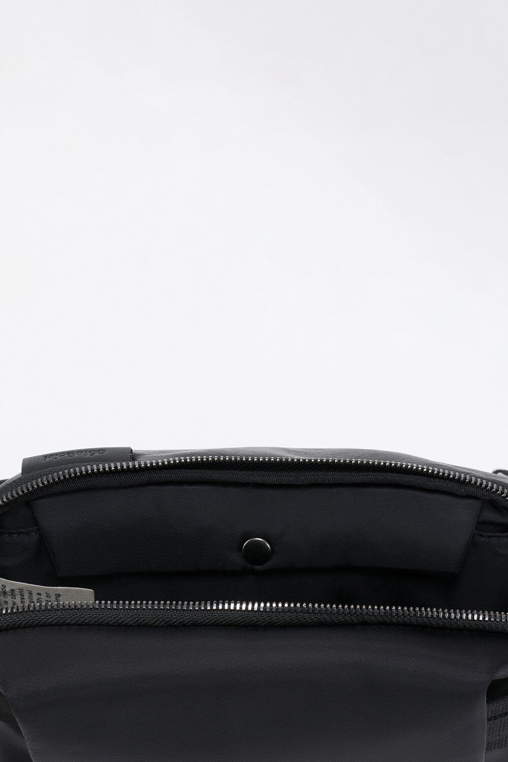 Isarau S Alias Crossbody Bag Black