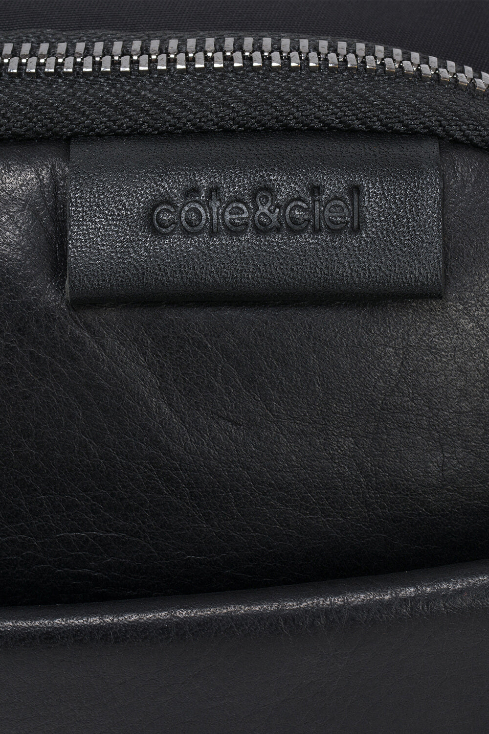 Isarau S Alias Crossbody Bag Black