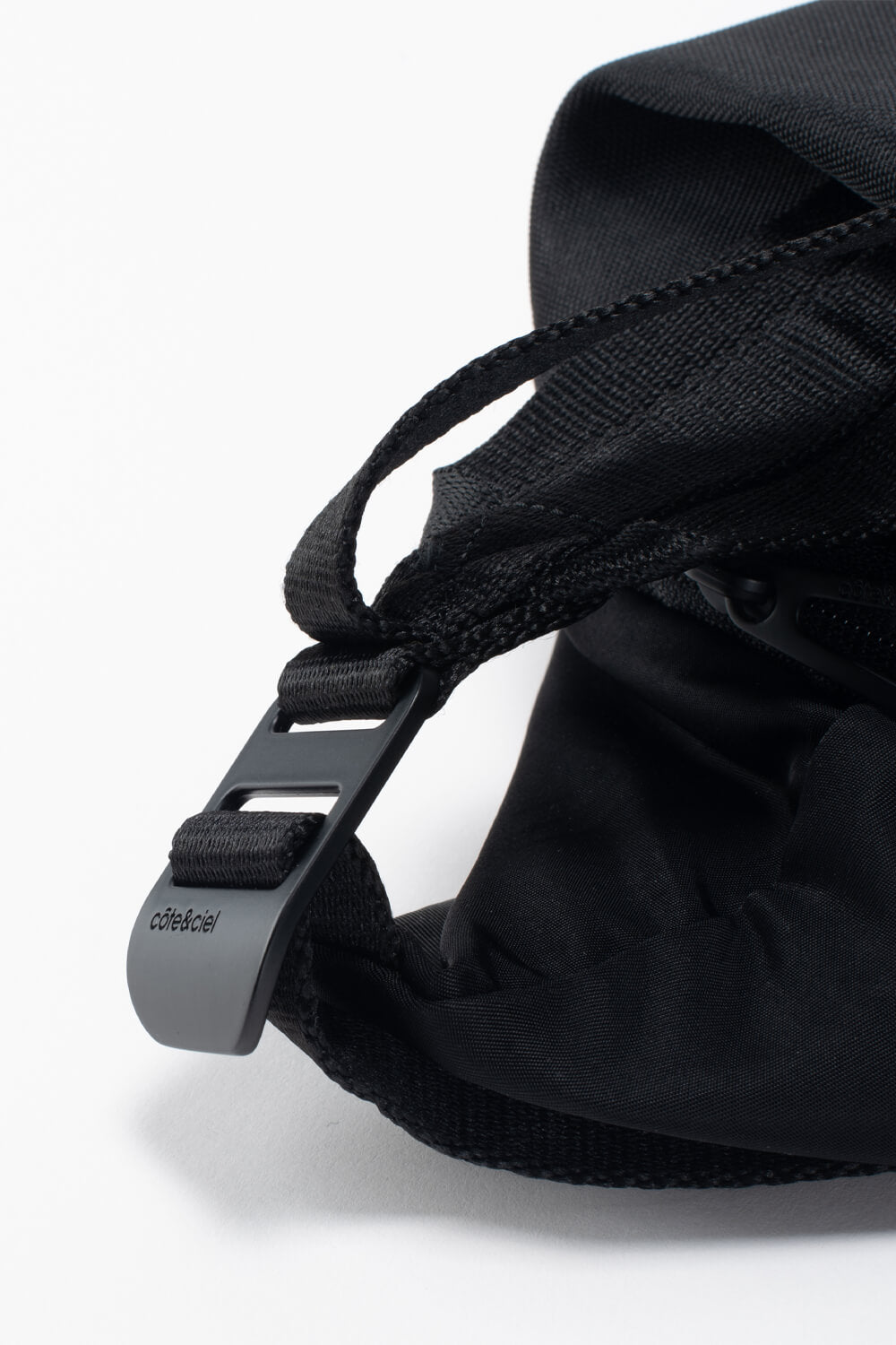 Isarau S MemoryTech Crossbody Bag Black