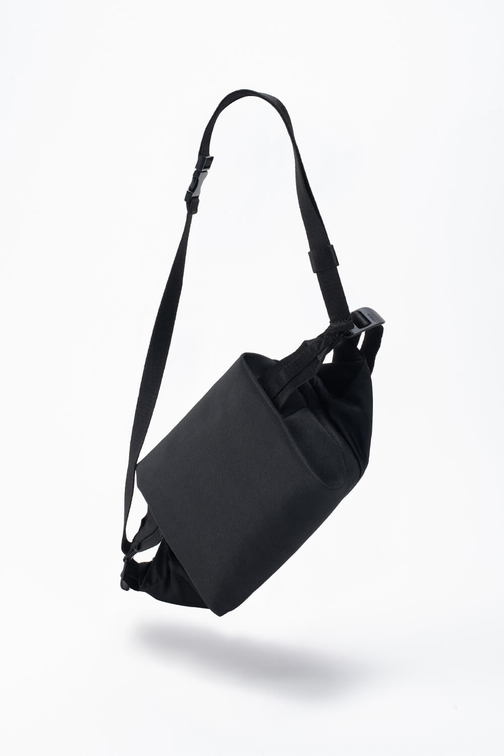 Isarau S MemoryTech Crossbody Bag Black