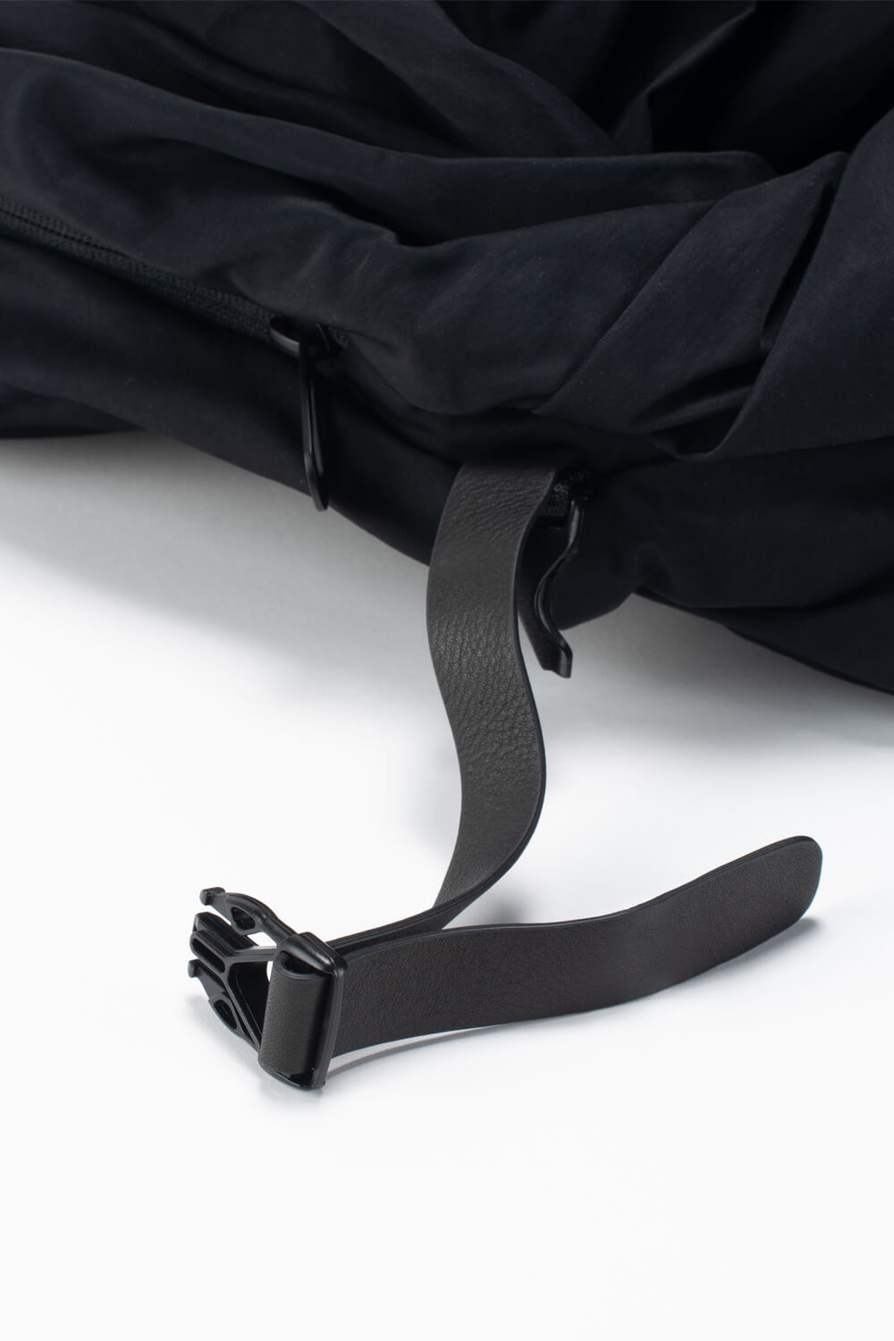 Isarau S MemoryTech Crossbody Bag Black