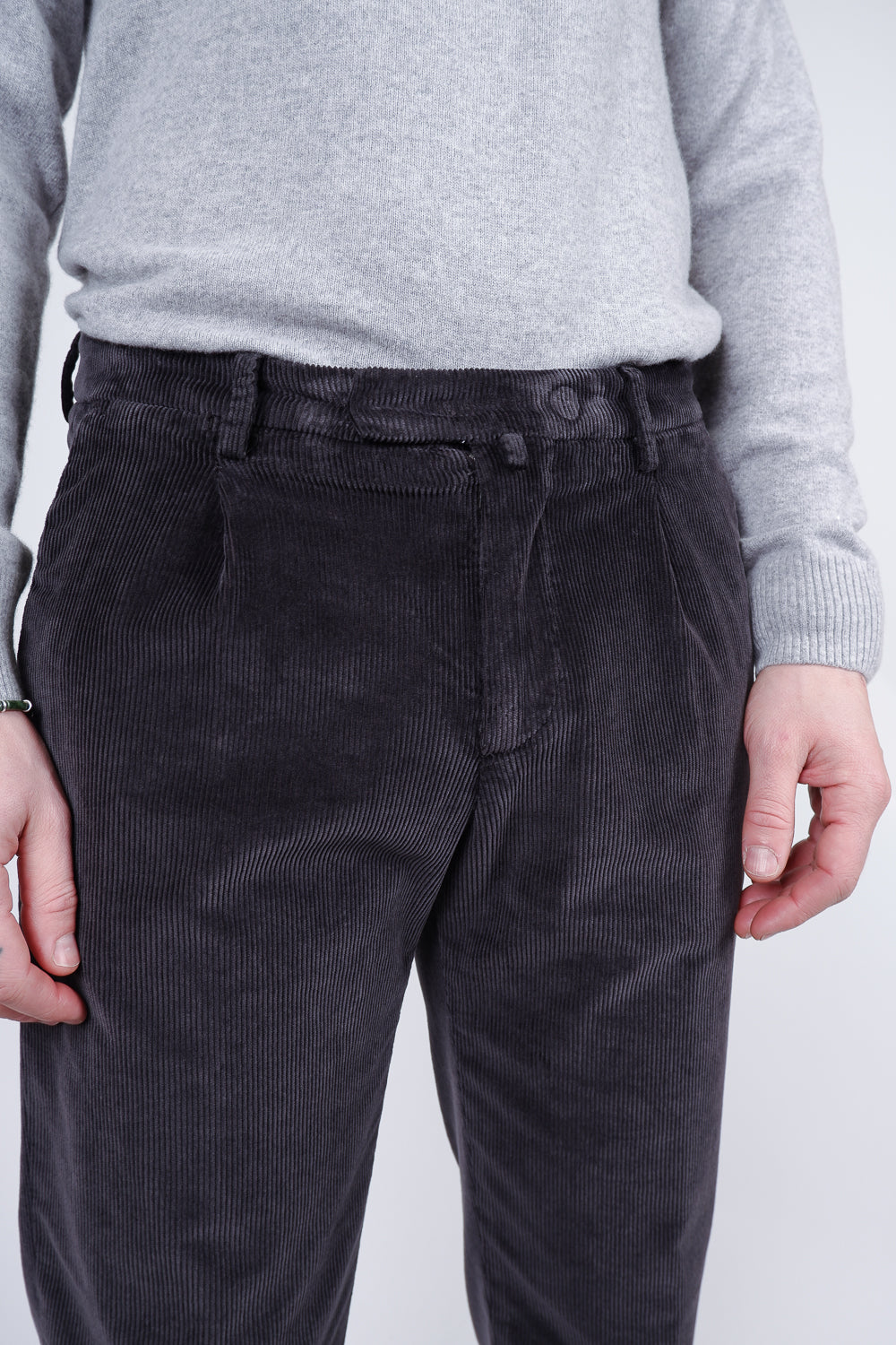 Buy the Briglia Italian Corduroy Trouser in Charcoal at Intro. Spend £50 for free UK delivery. Official stockists. We ship worldwide.