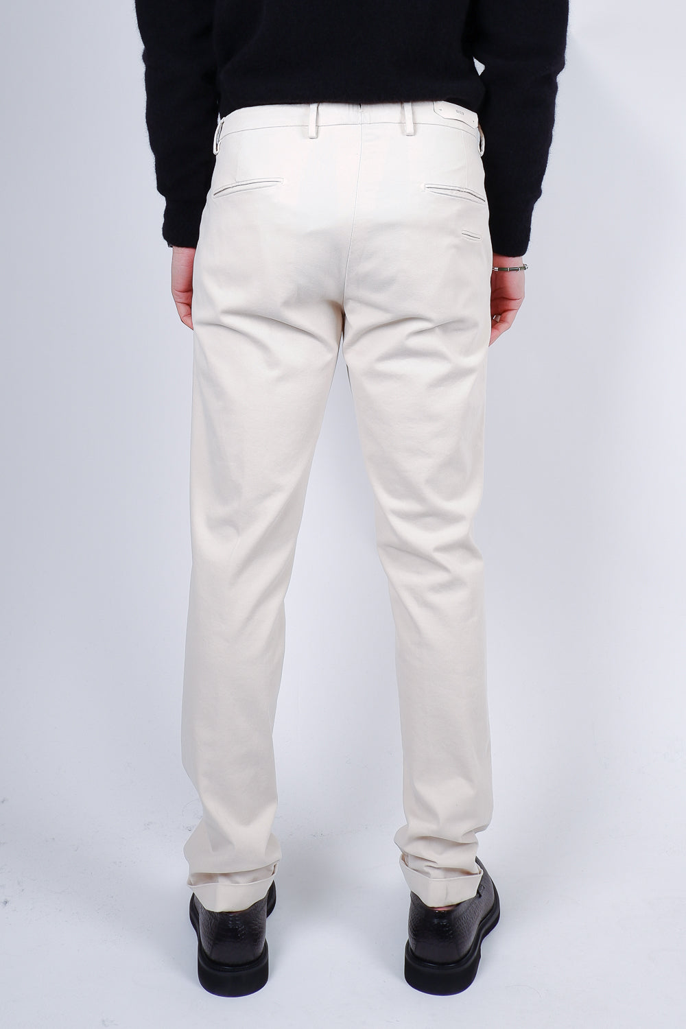 Buy the Briglia Italian Slim Fit Cotton Chino in Cream at Intro. Spend £50 for free UK delivery. Official stockists. We ship worldwide.