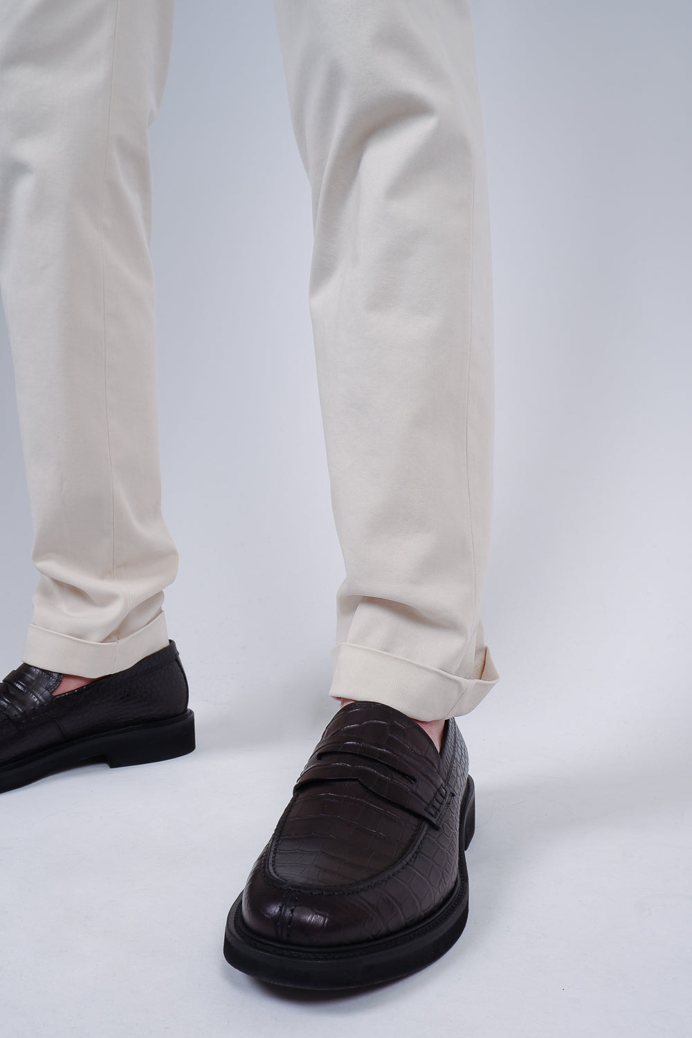 Buy the Briglia Italian Slim Fit Cotton Chino in Cream at Intro. Spend £50 for free UK delivery. Official stockists. We ship worldwide.