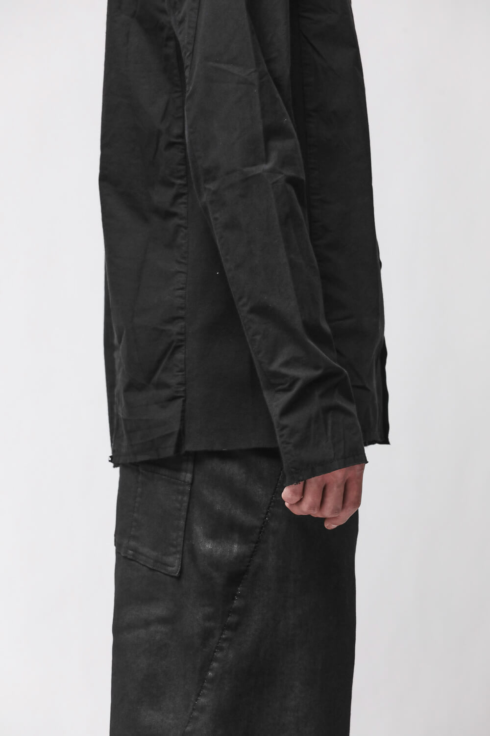 M H 184 Raw Hems Stand-Up Collar Shirt Black