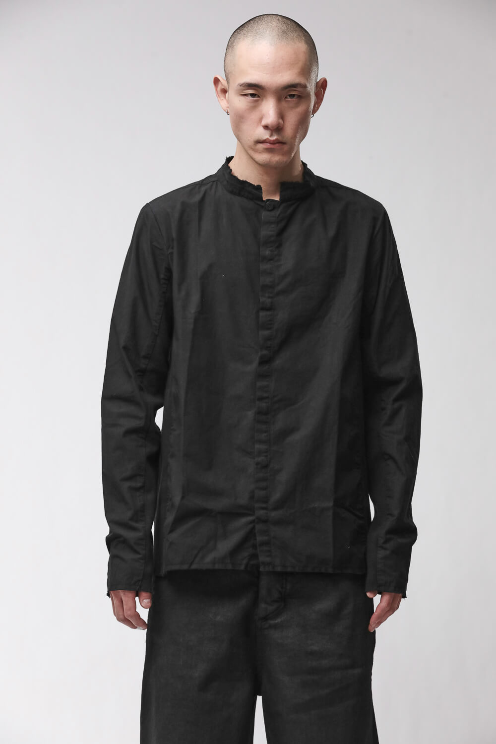 M H 184 Raw Hems Stand-Up Collar Shirt Black