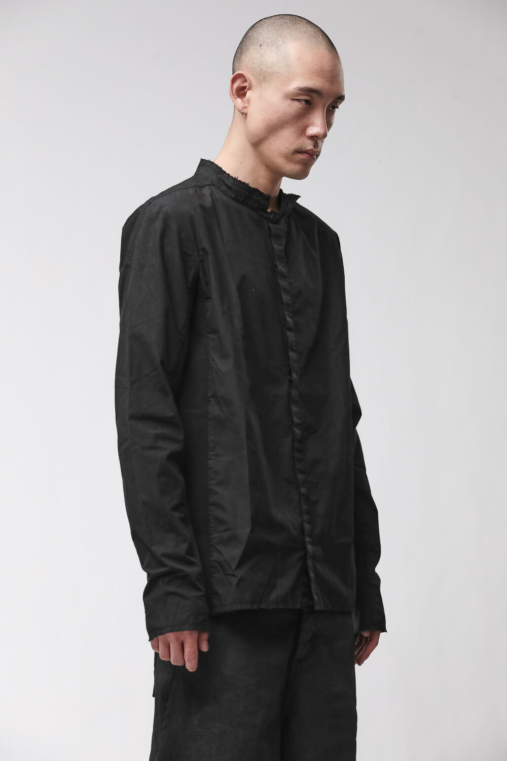 M H 184 Raw Hems Stand-Up Collar Shirt Black