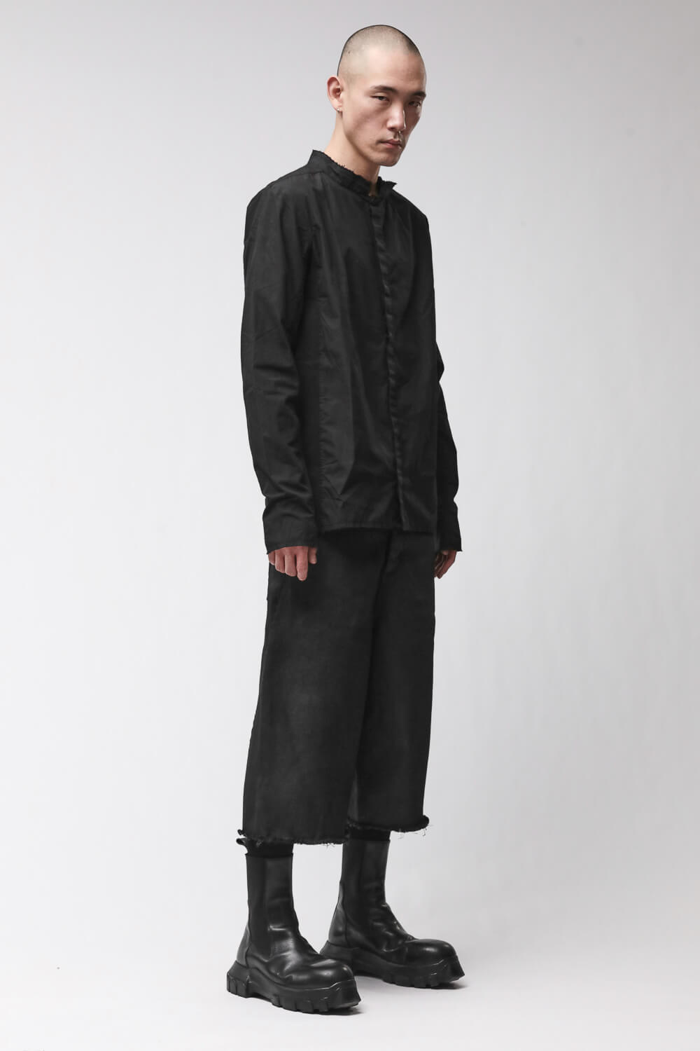 M H 184 Raw Hems Stand-Up Collar Shirt Black