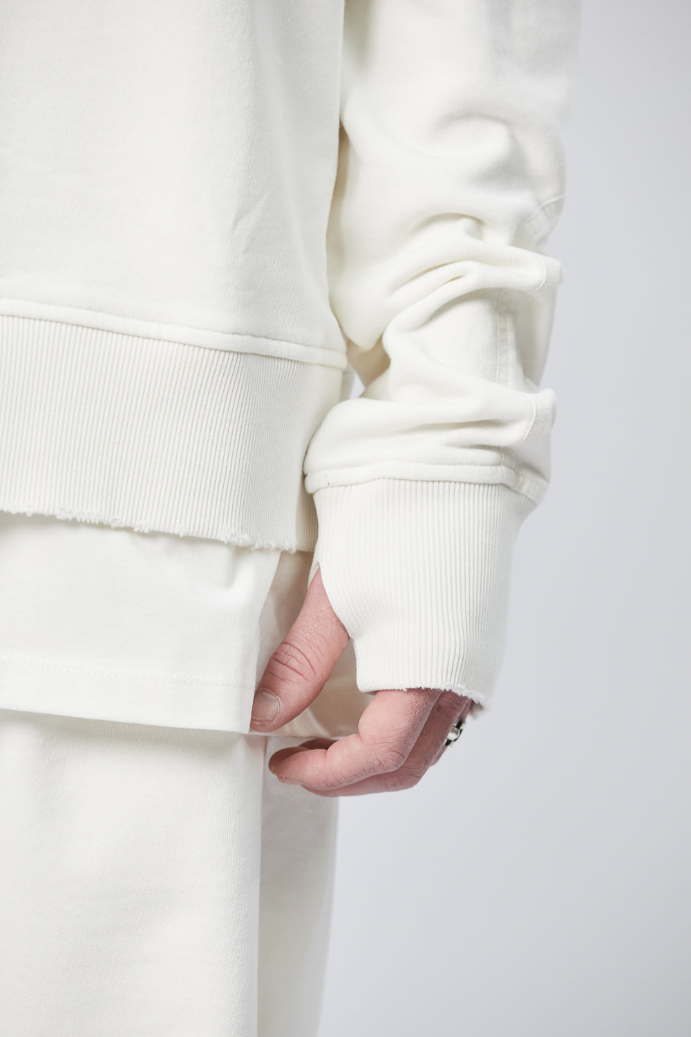 Buy the Thom Krom M S 170 Sweatshirt in Cream at Intro. Spend £50 for free UK delivery. Official stockists. We ship worldwide.