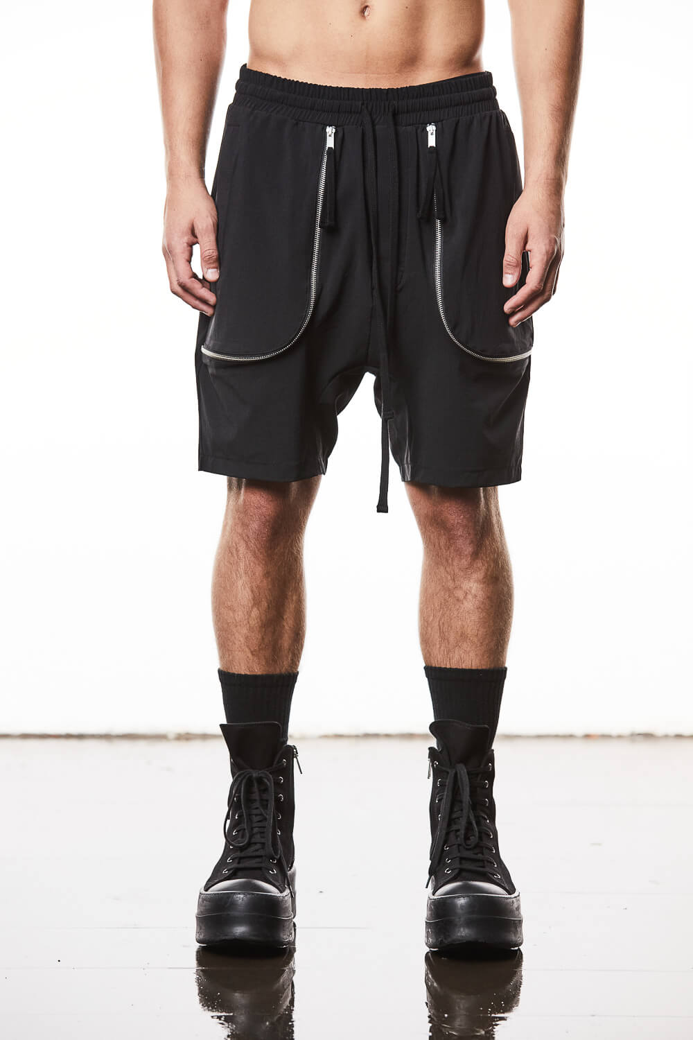 M ST 489 Rounded Cargo Pockets Detail Shorts Black