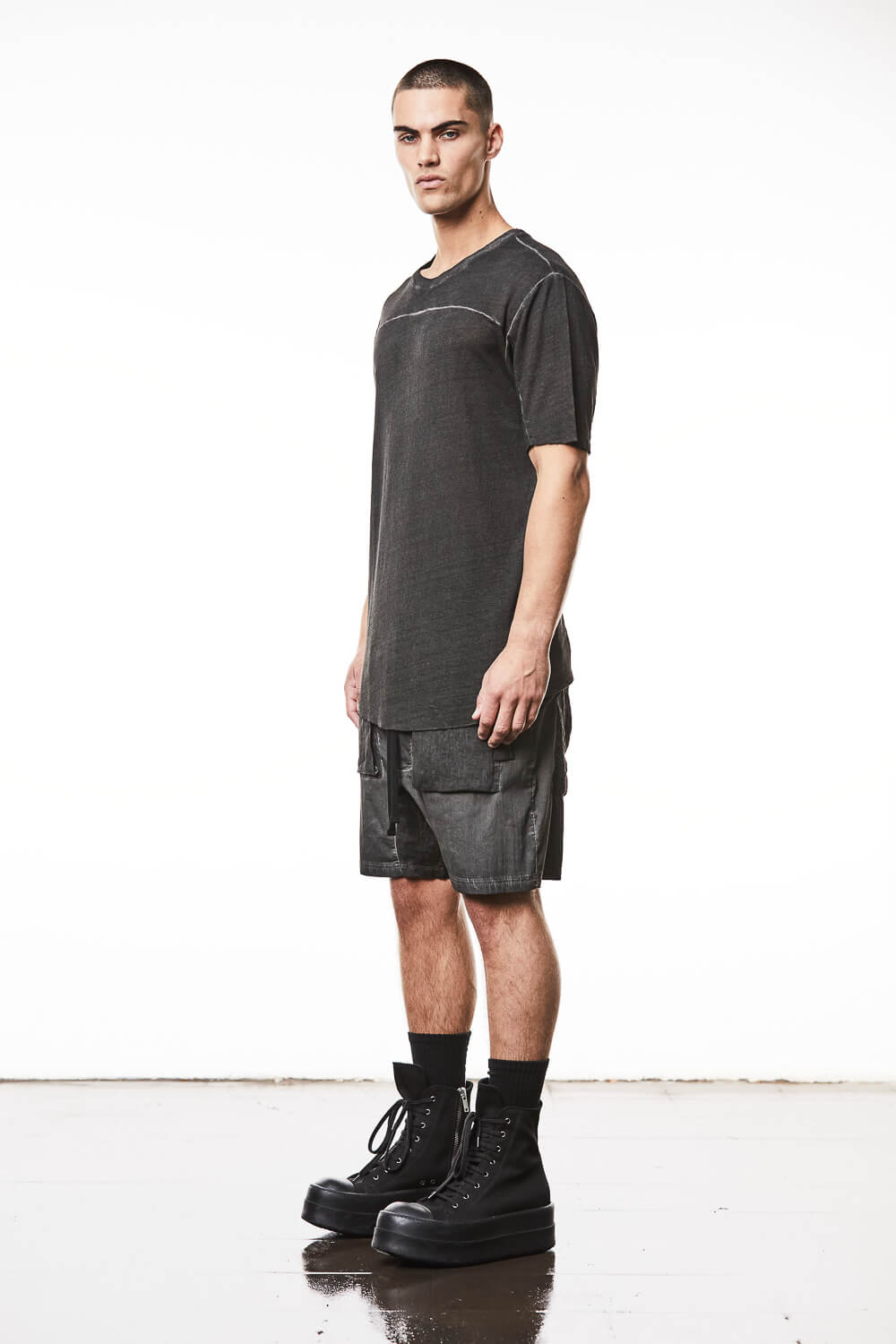 M TS 831 Raw Cut Detail T-Shirt Black Oil