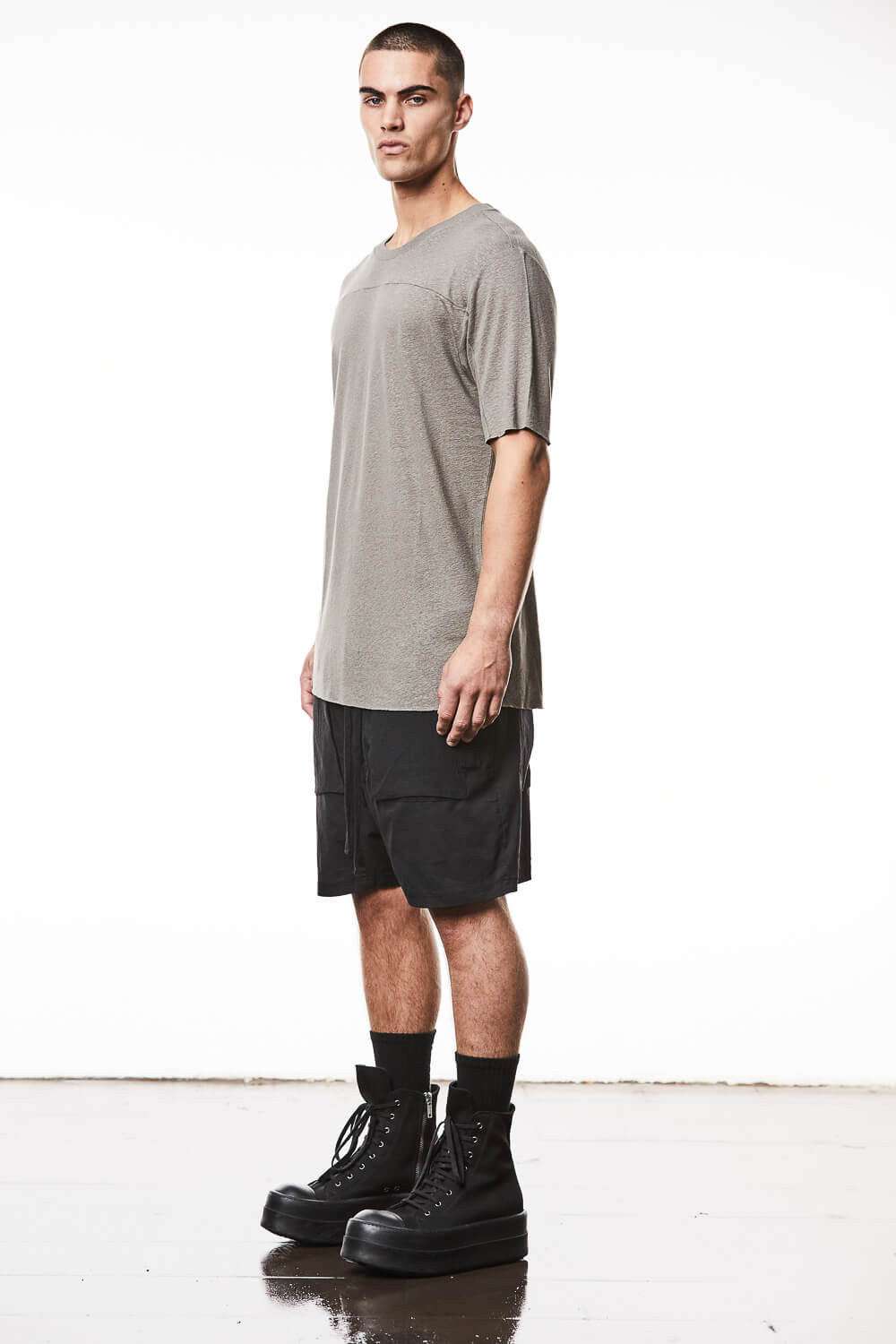 M TS 831 Raw Cut Detail T-Shirt Grey