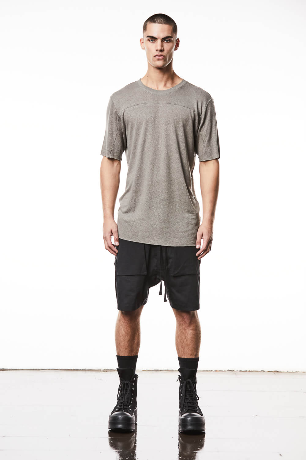 M TS 831 Raw Cut Detail T-Shirt Grey