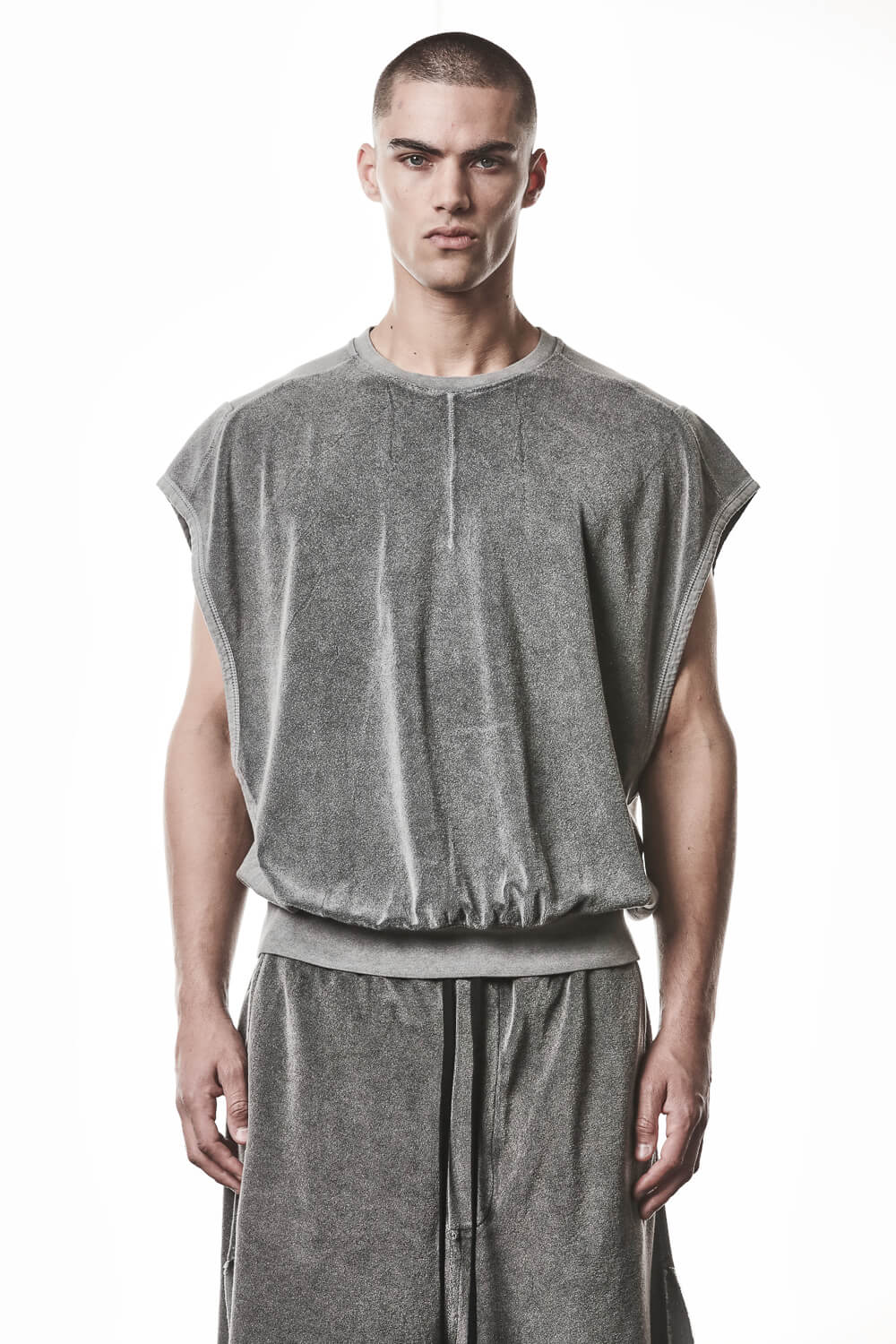M TS 917 Crewneck Sleeveless T-Shirt Dark Grey
