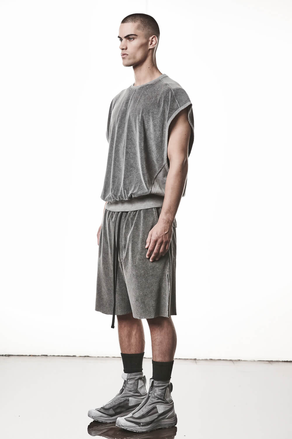 M TS 917 Crewneck Sleeveless T-Shirt Dark Grey