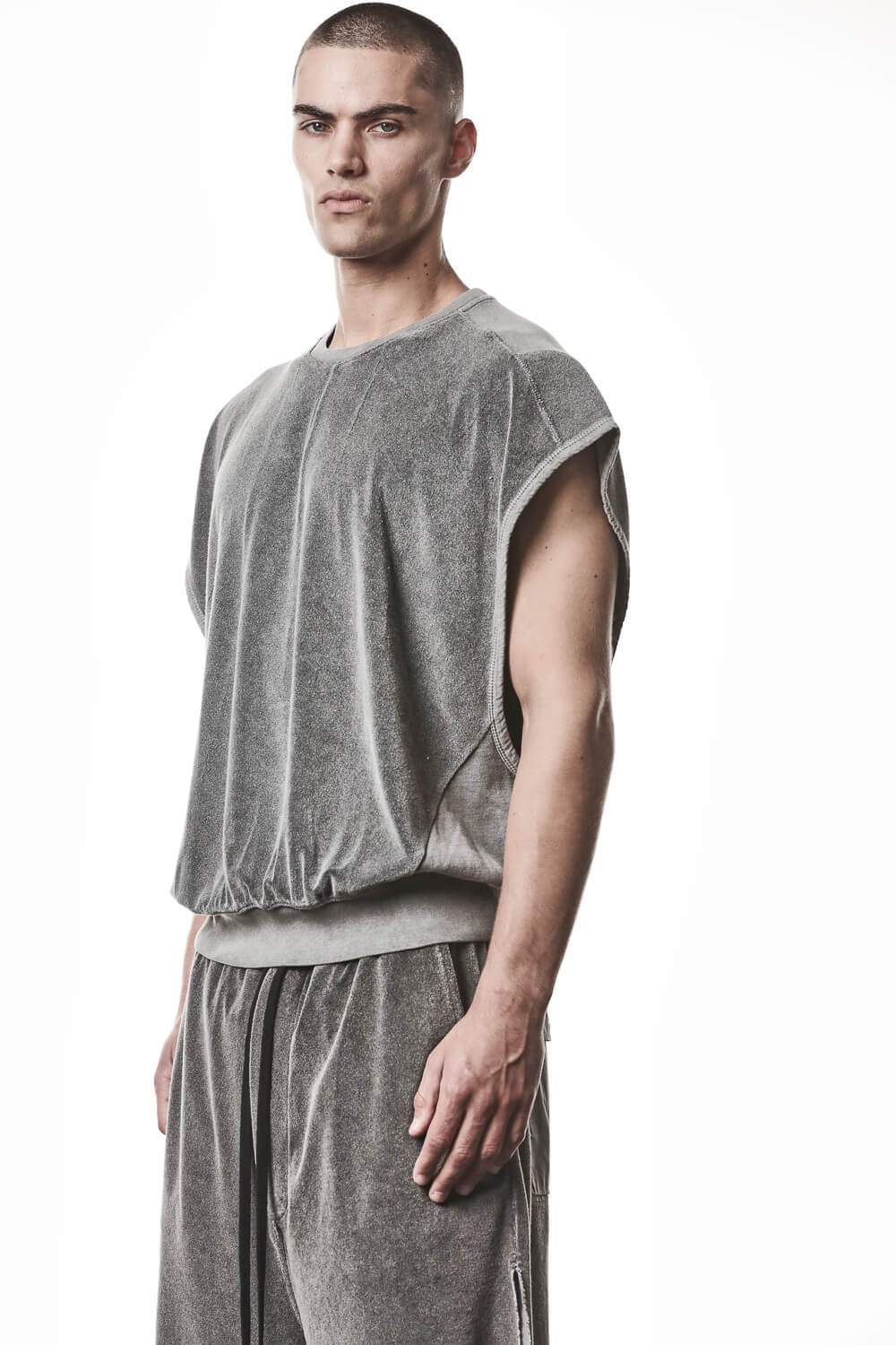 M TS 917 Crewneck Sleeveless T-Shirt Dark Grey