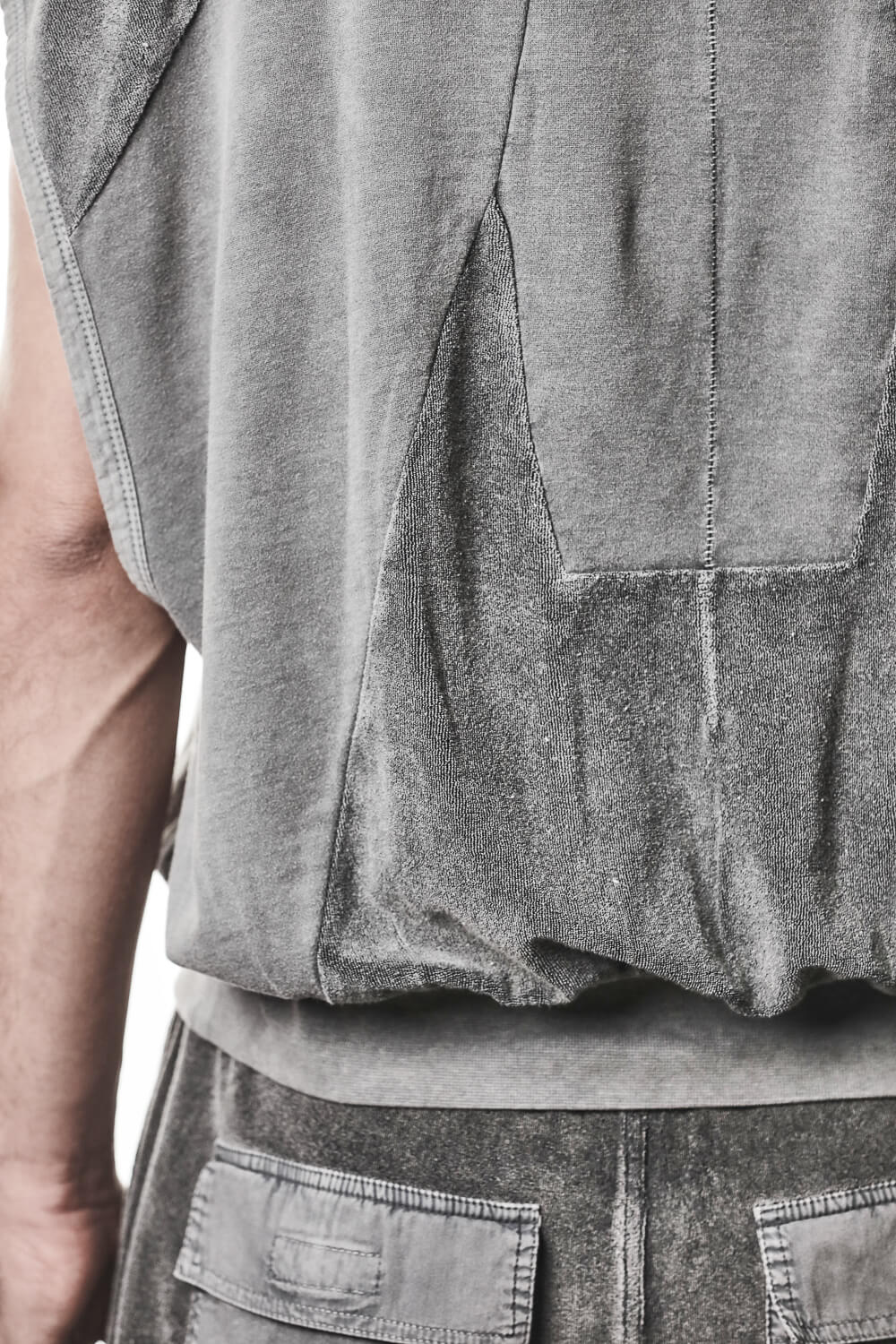 M TS 917 Crewneck Sleeveless T-Shirt Dark Grey