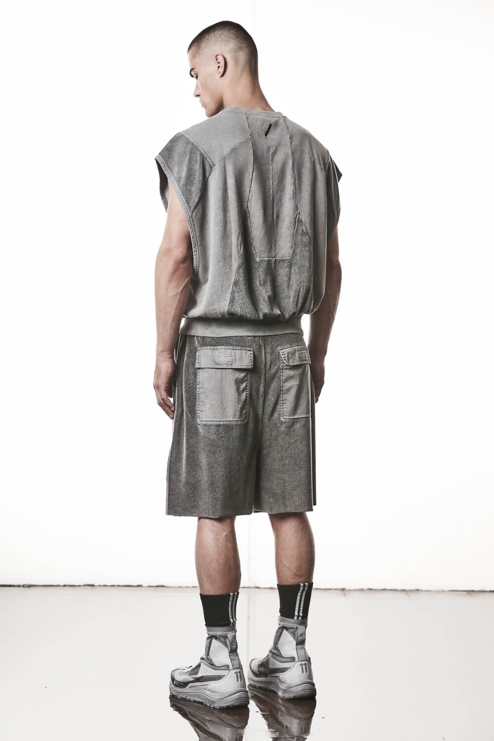 M TS 917 Crewneck Sleeveless T-Shirt Dark Grey