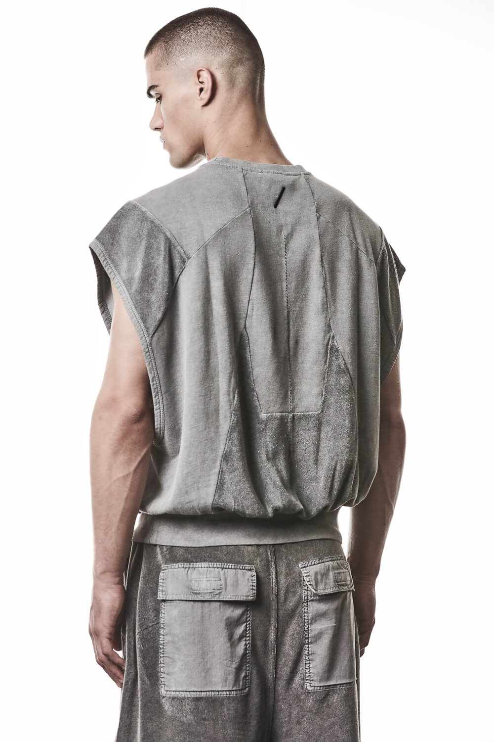M TS 917 Crewneck Sleeveless T-Shirt Dark Grey