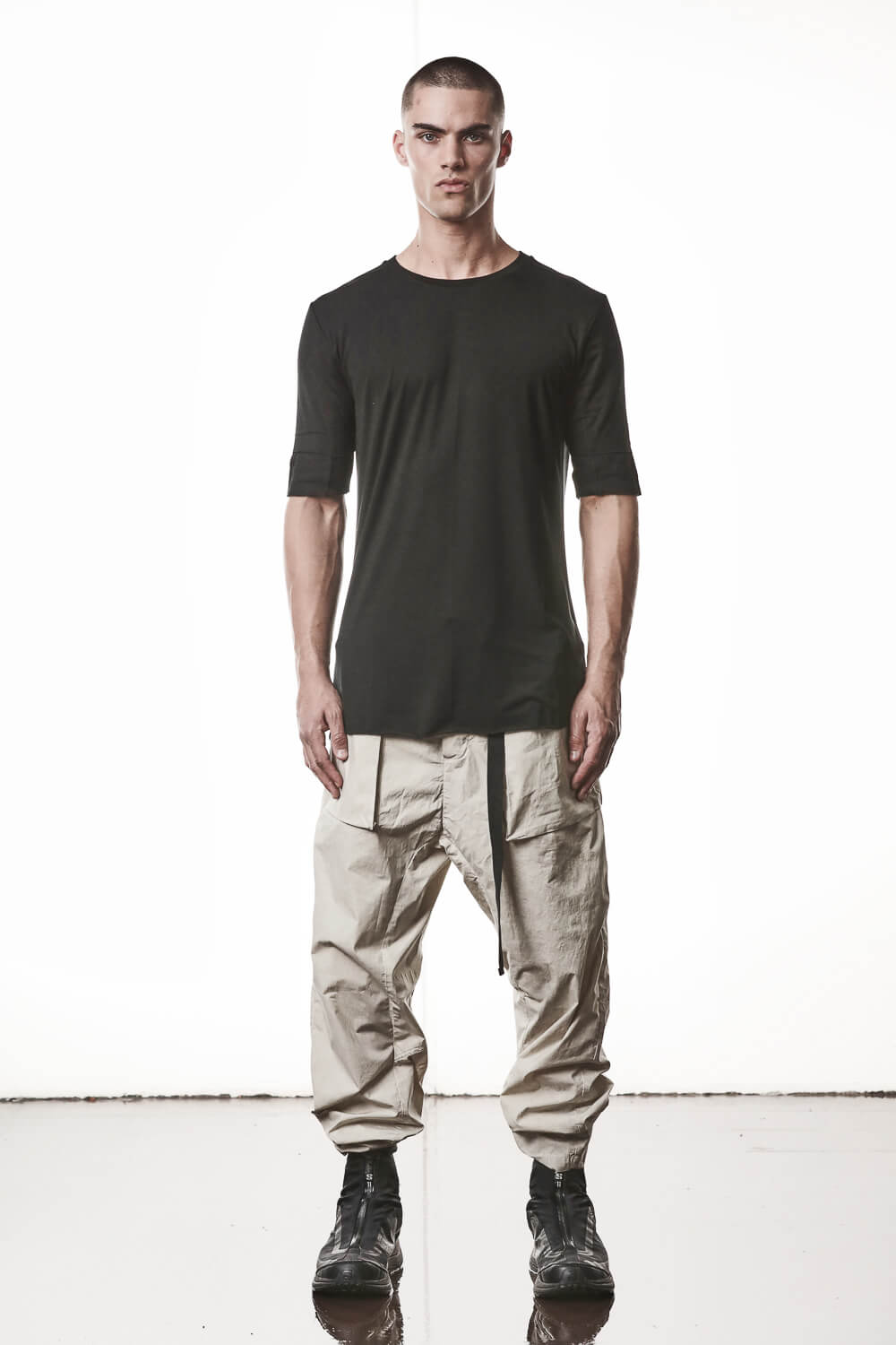 M TS 940 Raw Cut Hem Crew Neck T-Shirt Black