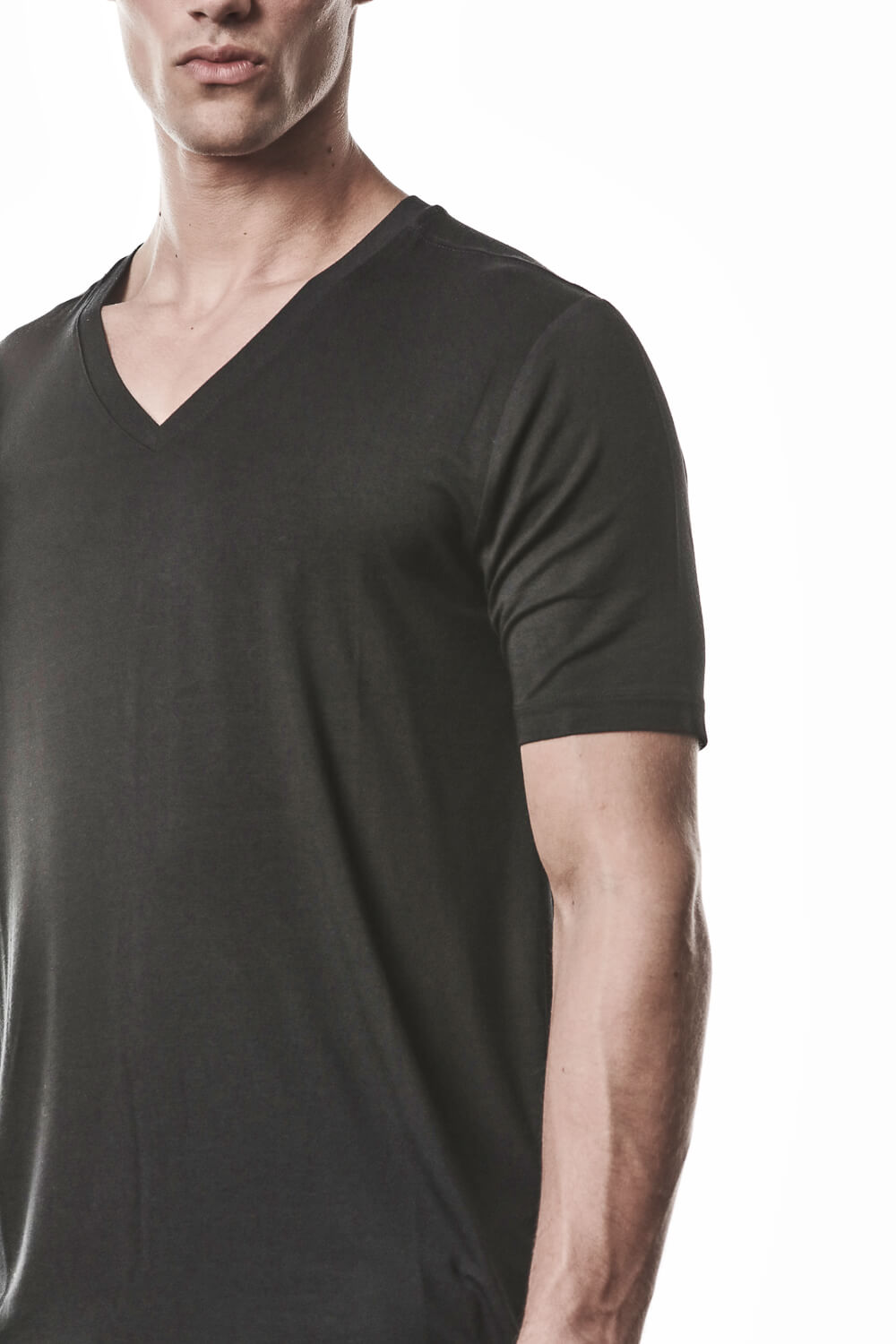 M TS 945 V-Neck T-Shirt Black