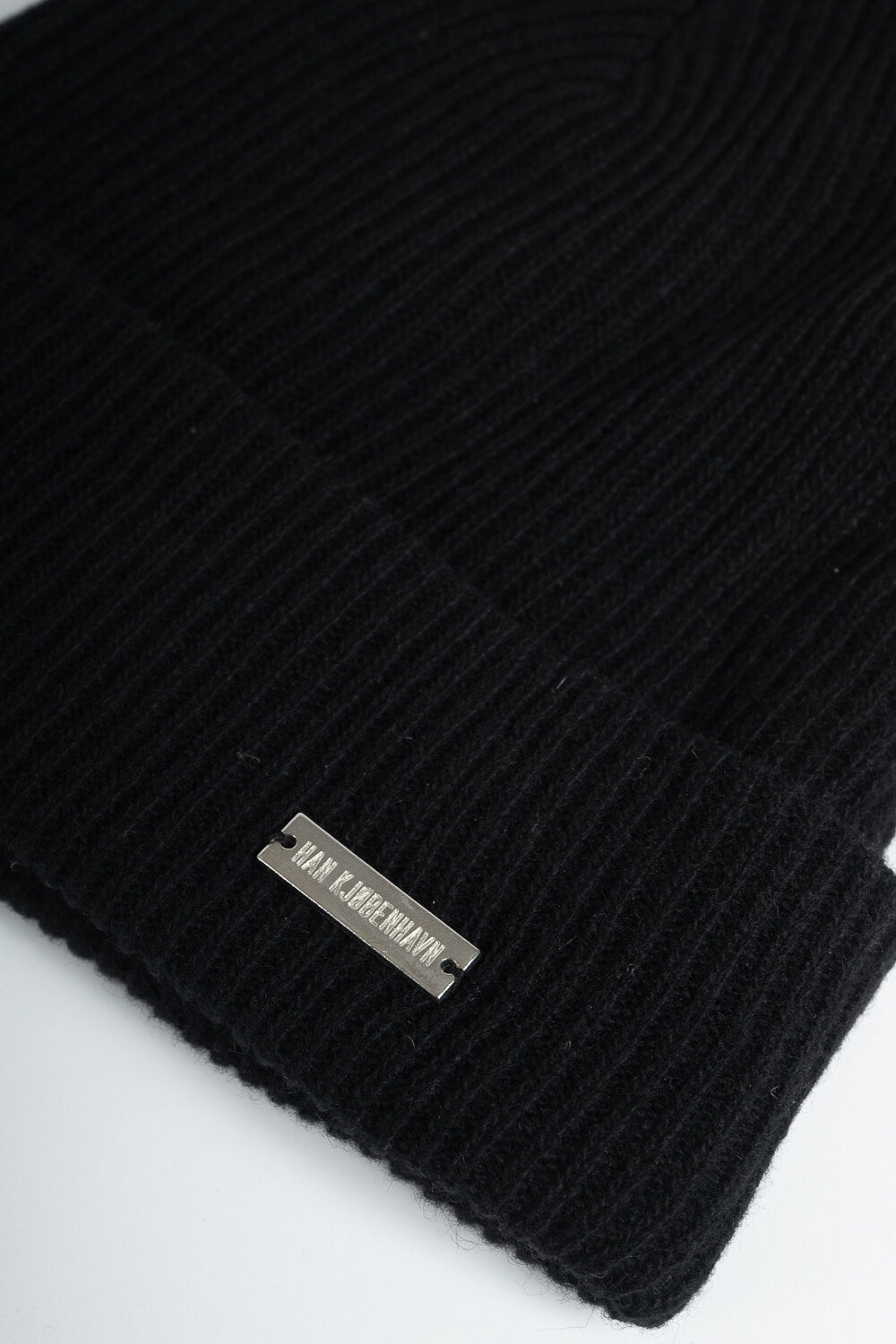 Metal Logo Han Beanie Black