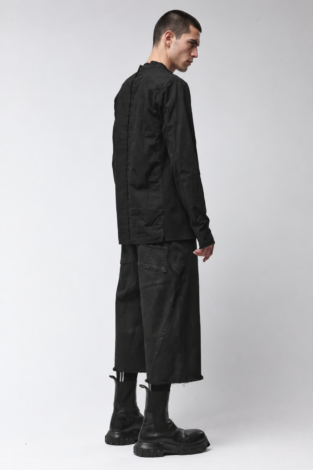 M H 184 Organic Cotton Stand-Up Collar Shirt W/ Raw Hems Black