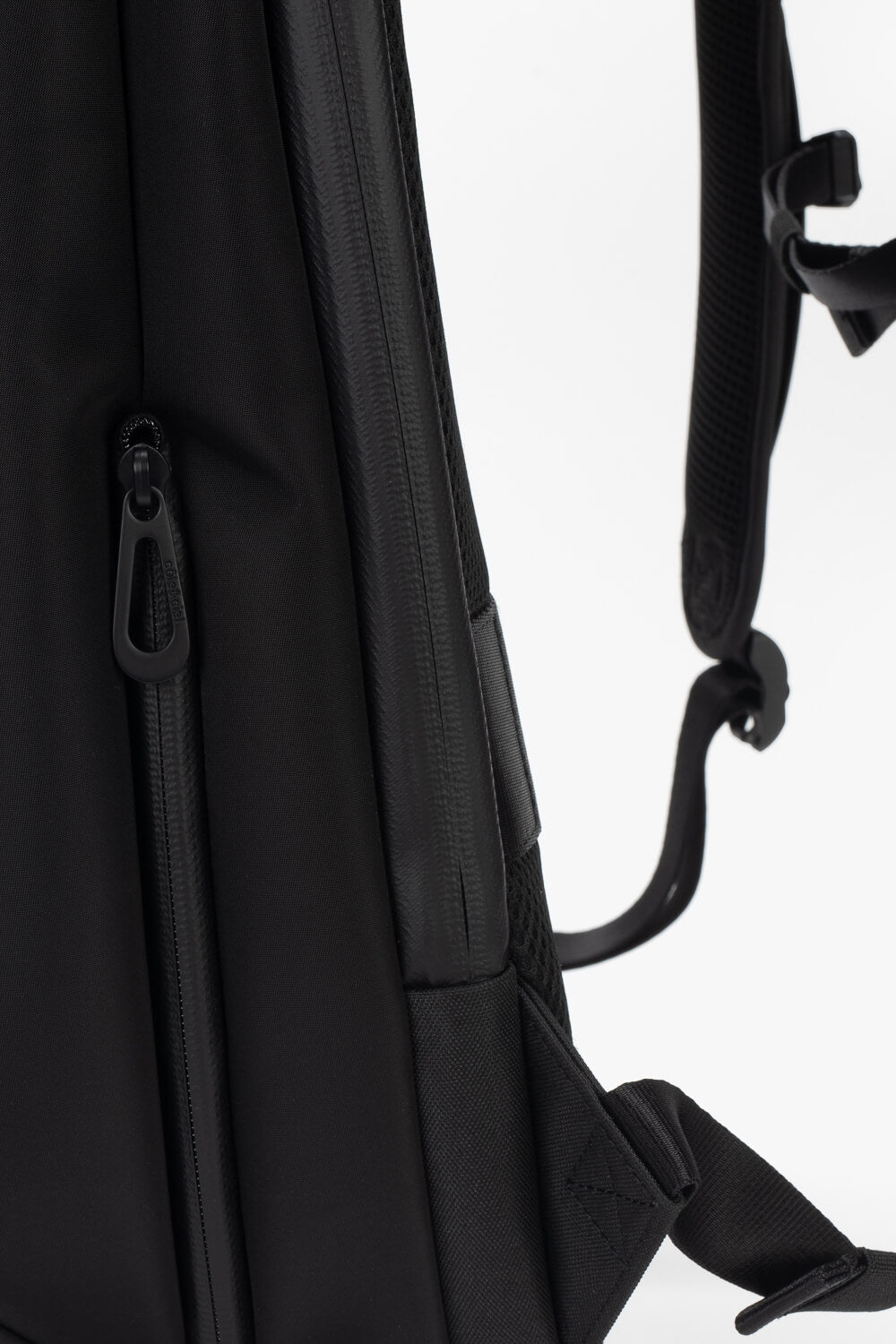 Saru Sleek Backpack Black