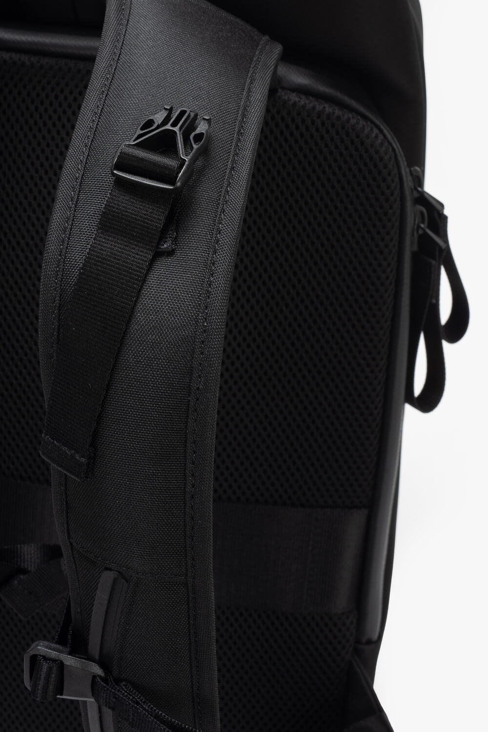 Saru Sleek Backpack Black