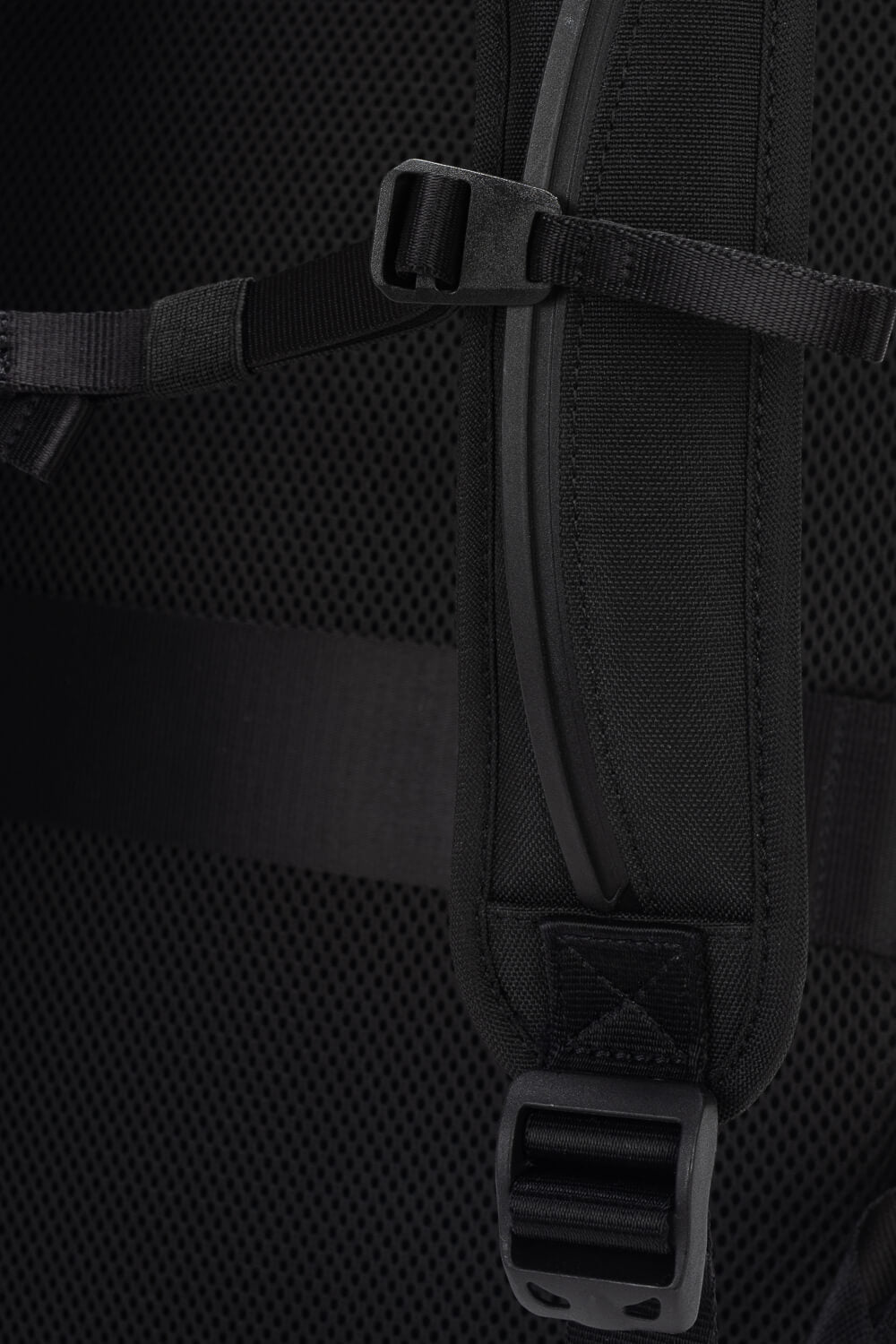 Saru Sleek Backpack Black