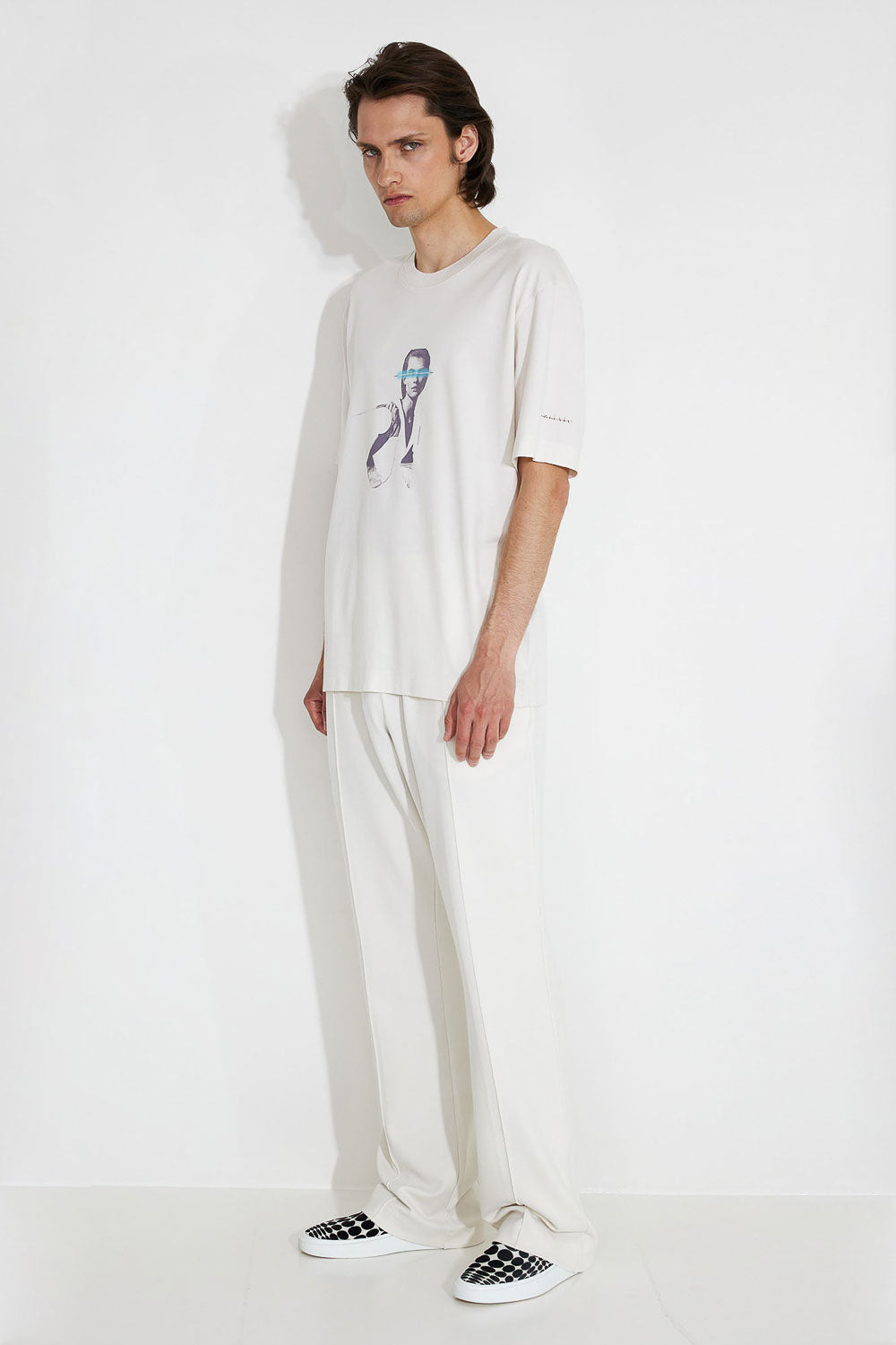 Buy the Limitato Sfera T-Shirt in Sand at Intro. Spend £50 for free UK delivery. Official stockists. We ship worldwide.