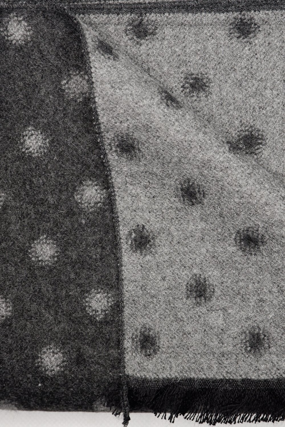 Buy the Remus Uomo Spotted Scarf in Charcoal at Intro. Spend £50 for free UK delivery. Official stockists. We ship worldwide.