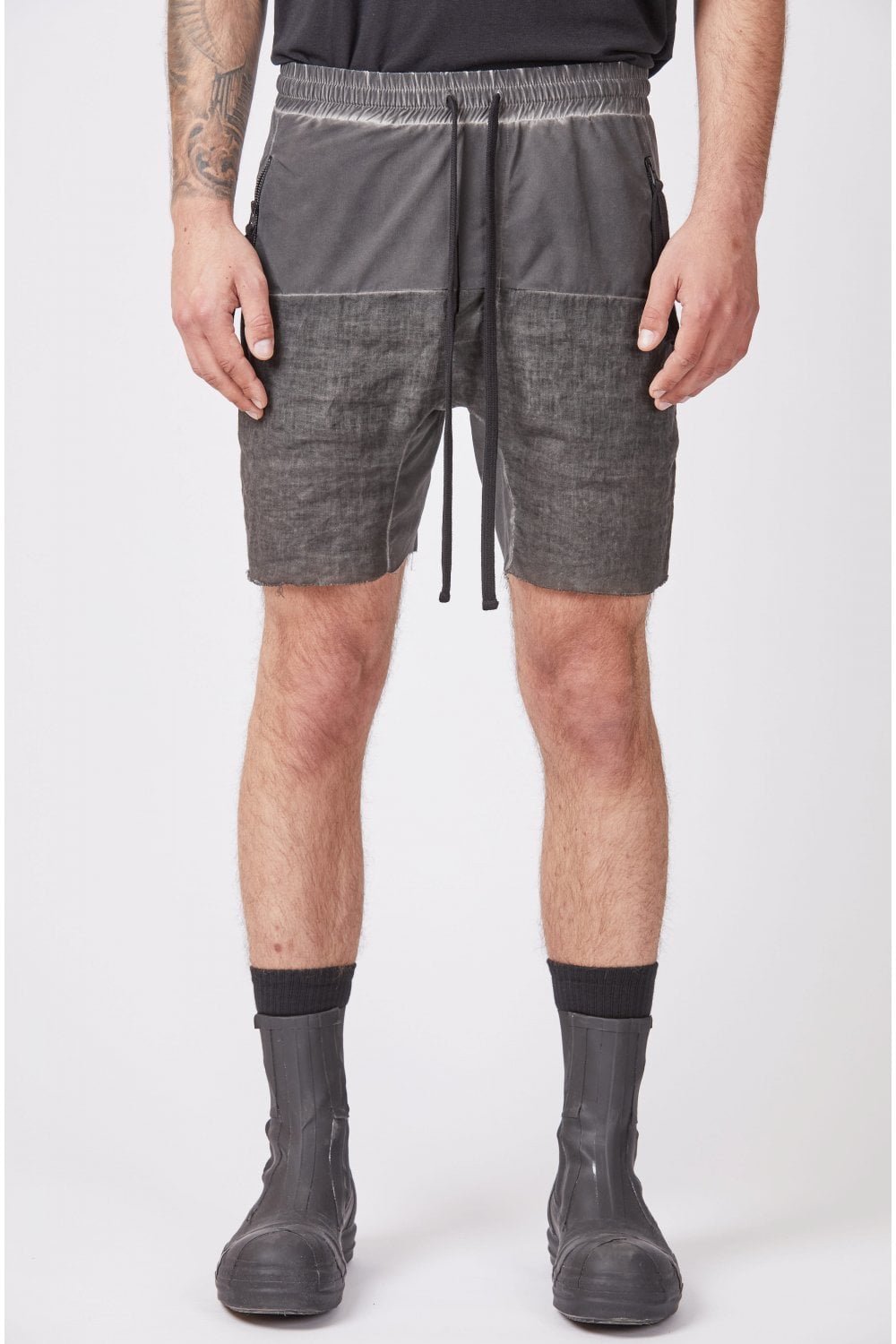 Buy the Thom Krom M ST 311 Shorts in Black Oil at Intro. Spend £50 for free UK delivery. Official stockists. We ship worldwide.