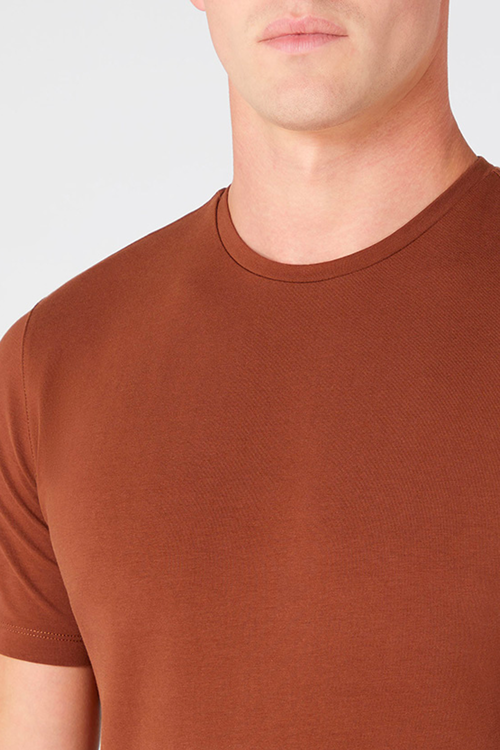 Buy the Remus Uomo Basic Round Neck T-Shirt Brown at Intro. Spend £50 for free UK delivery. Official stockists. We ship worldwide.