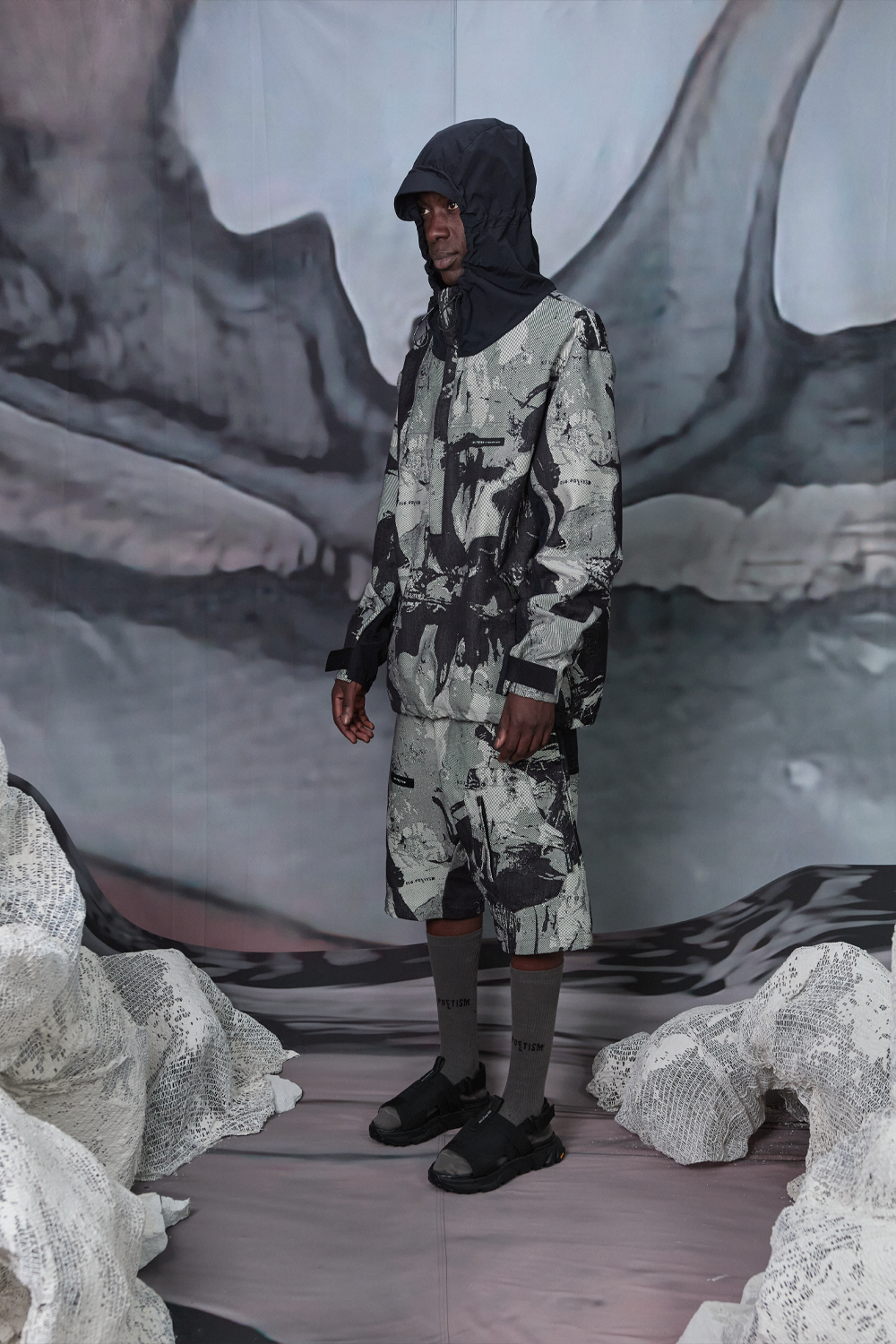 Buy the Iso Poetism Stawa Woven Shorts W/ Pocket in Black/White at Intro. Spend £100 for free UK delivery. Official stockists. We ship worldwide.