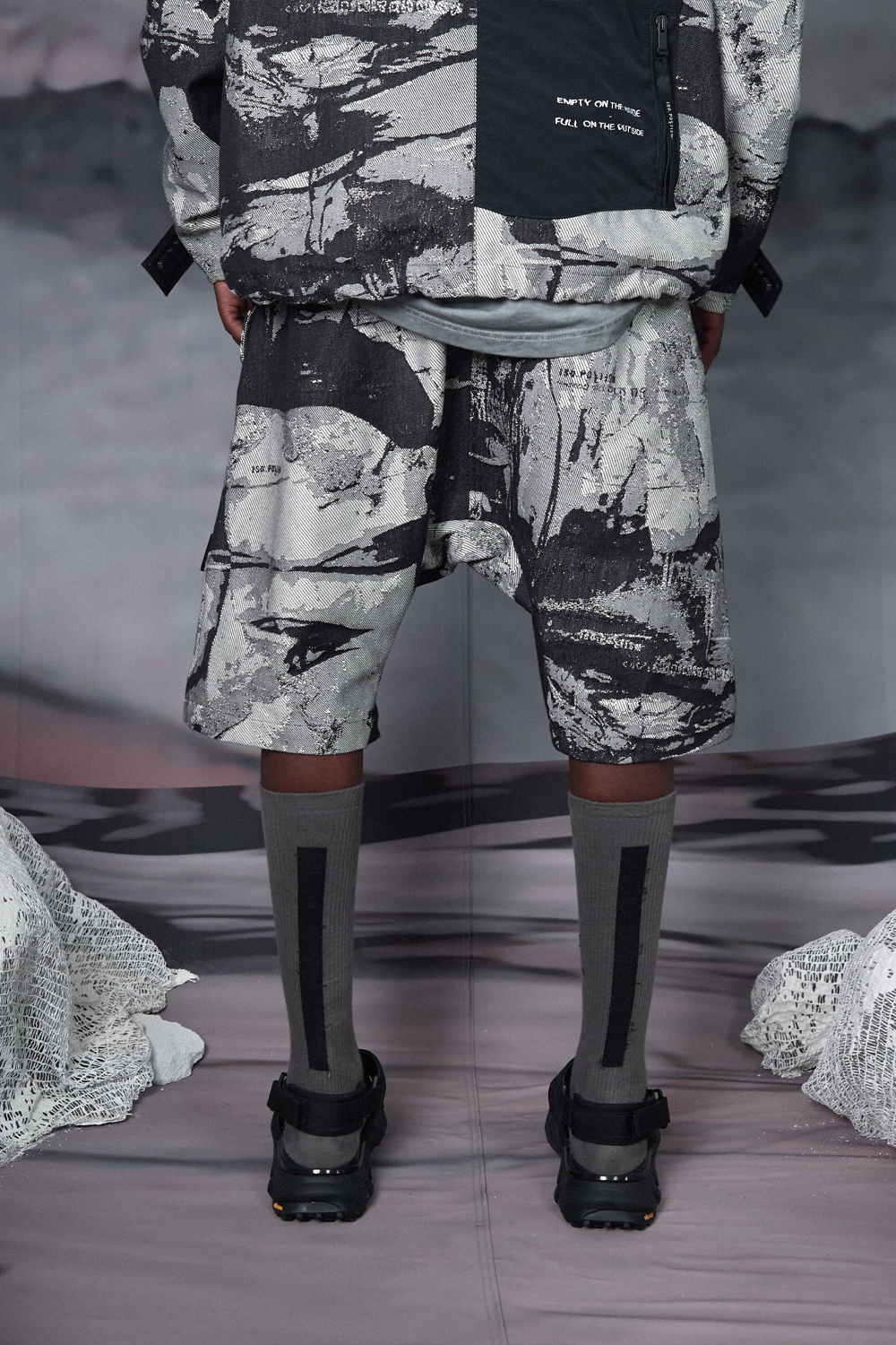 Buy the Iso Poetism Stawa Woven Shorts W/ Pocket in Black/White at Intro. Spend £100 for free UK delivery. Official stockists. We ship worldwide.