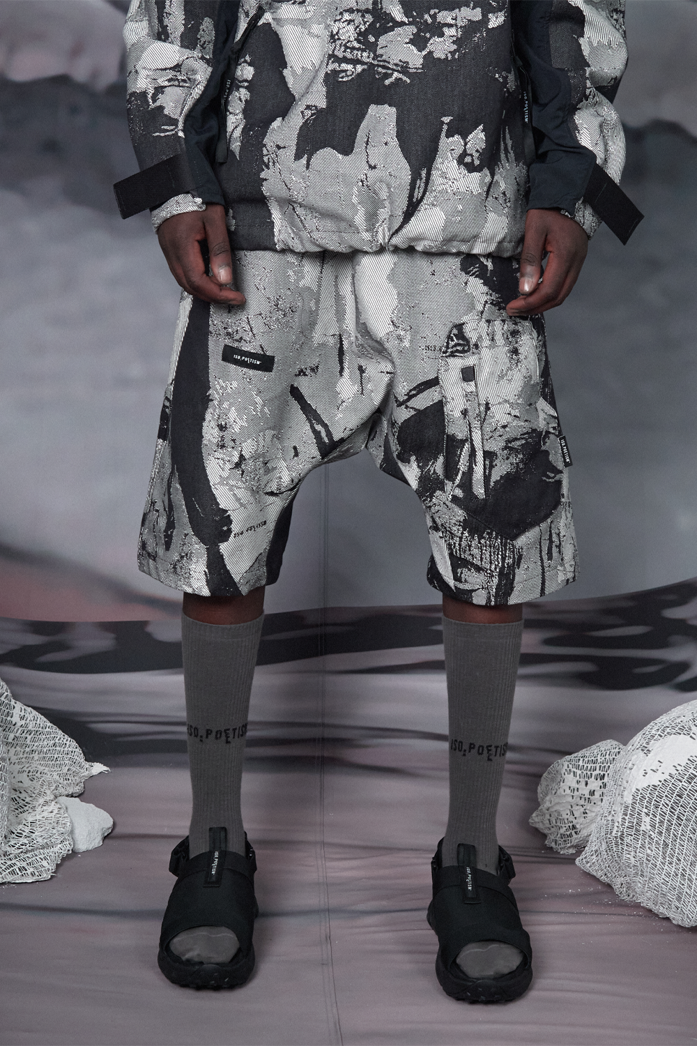 Buy the Iso Poetism Stawa Woven Shorts W/ Pocket in Black/White at Intro. Spend £100 for free UK delivery. Official stockists. We ship worldwide.