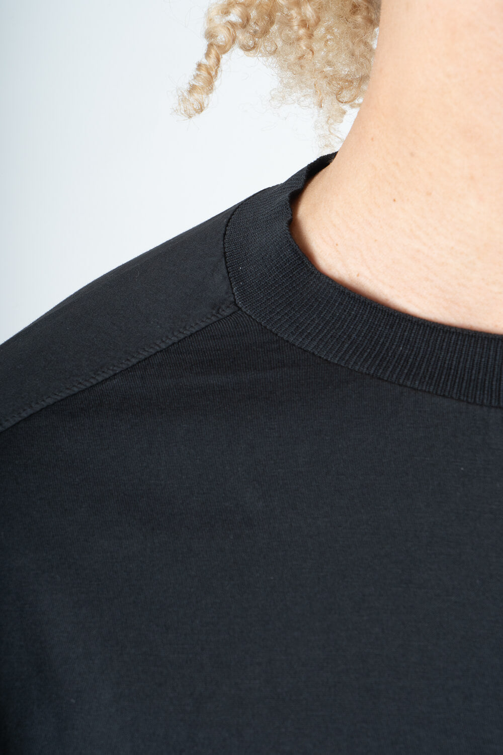 Back Pocket Contrast Fabric T-Shirt Black