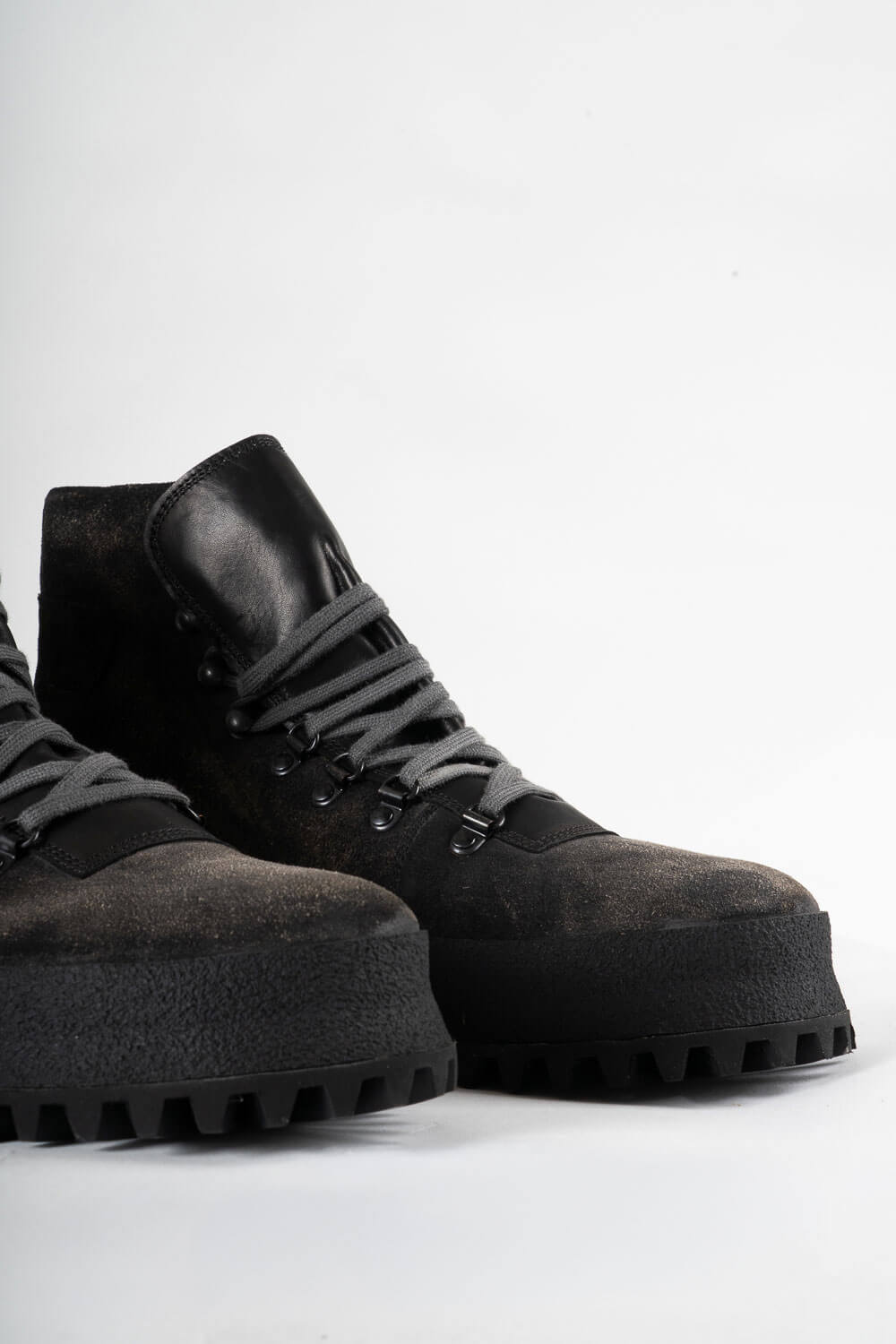 Brushed Leather Suede Hiker Boot W/ Vibrant Sole Black