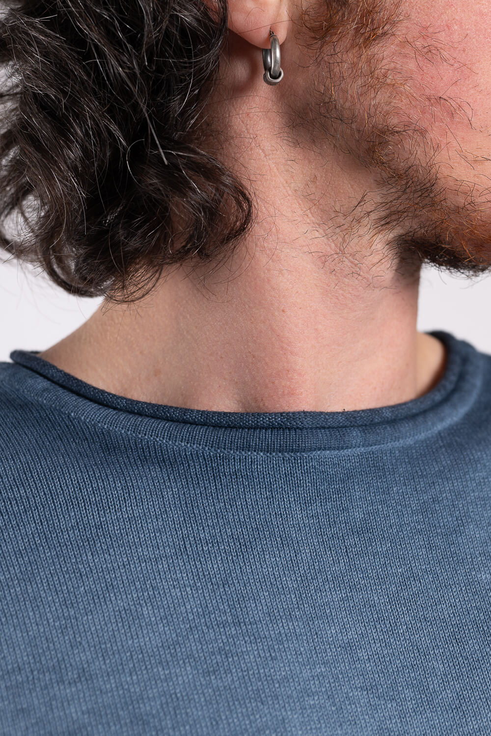 Cold Dye Effect Raw Neck Sweatshirt Blue