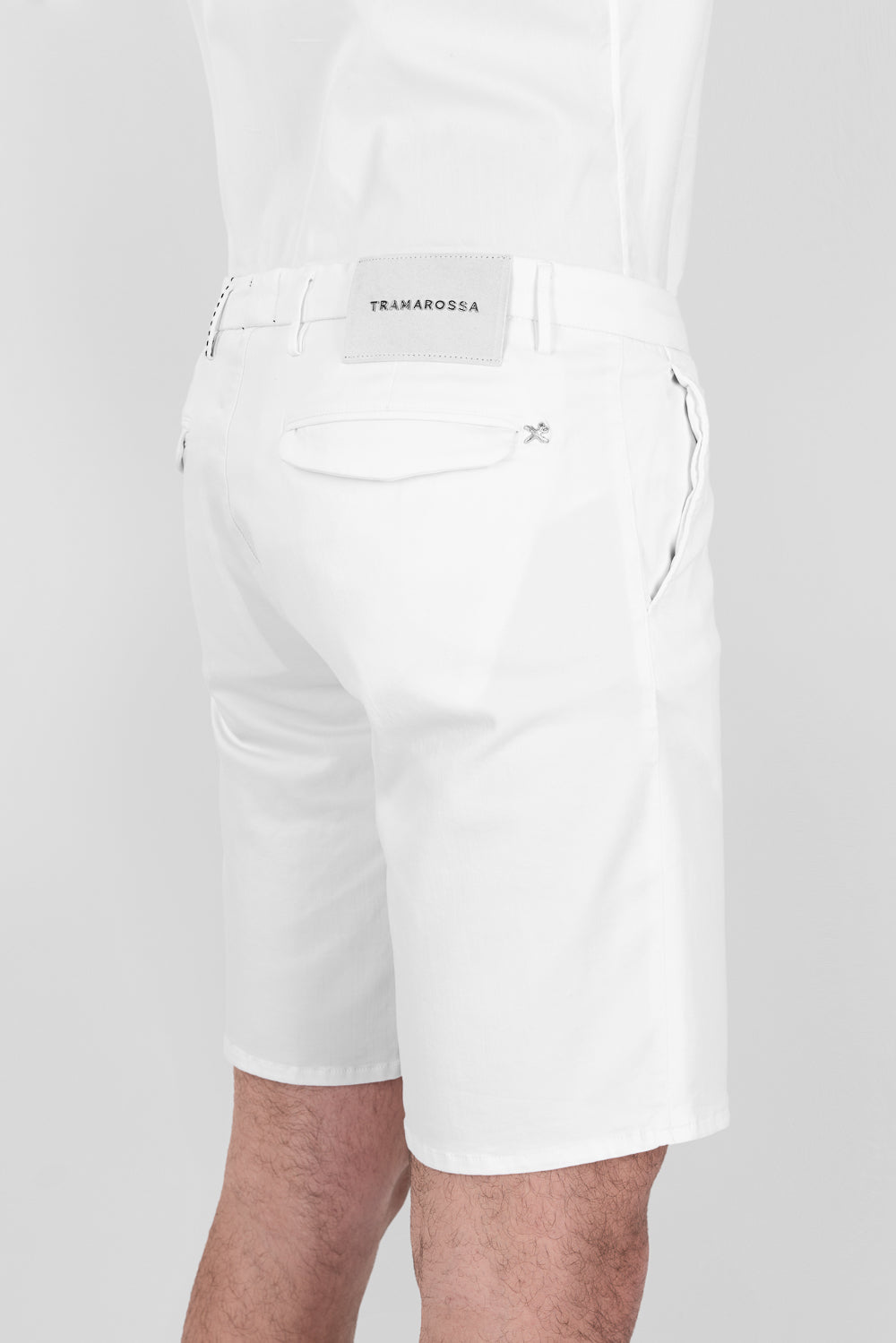 Elia Shorts White