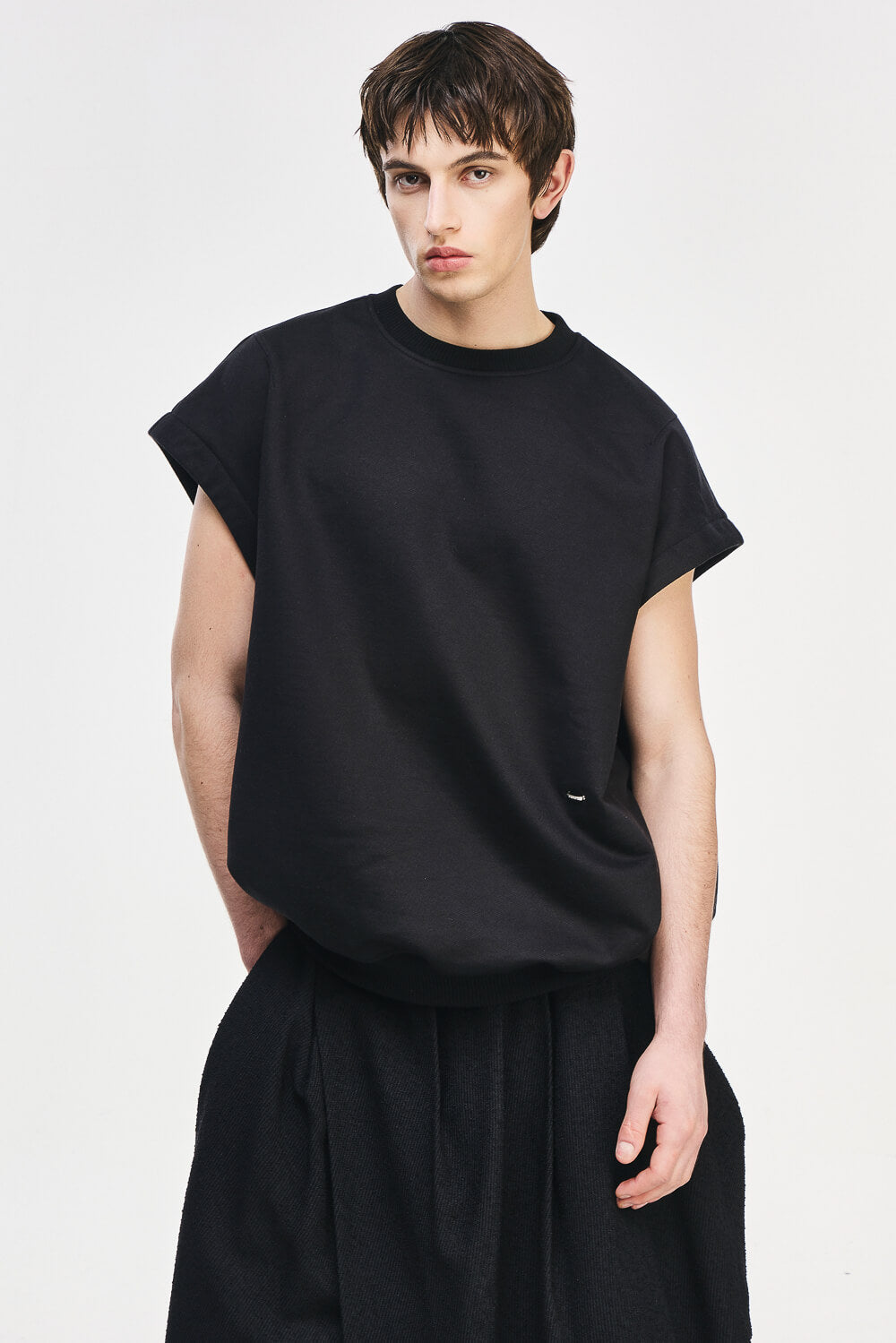 Embroidered Sleeveless Crewneck Sweatshirt Black