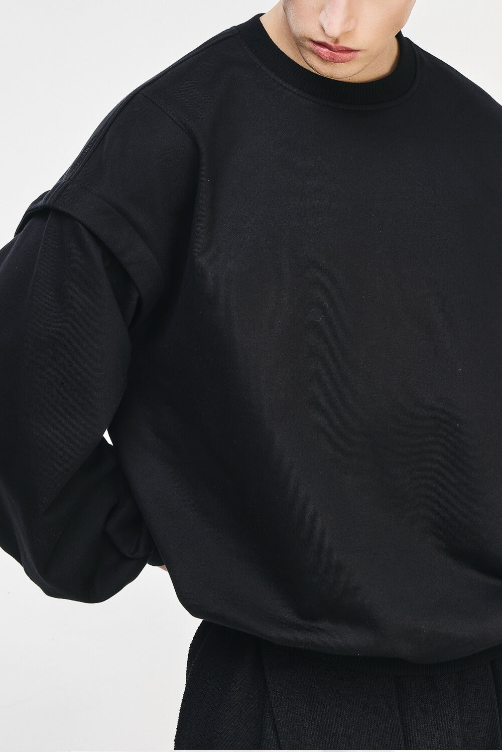 Embroidered Sleeveless Crewneck Sweatshirt Black